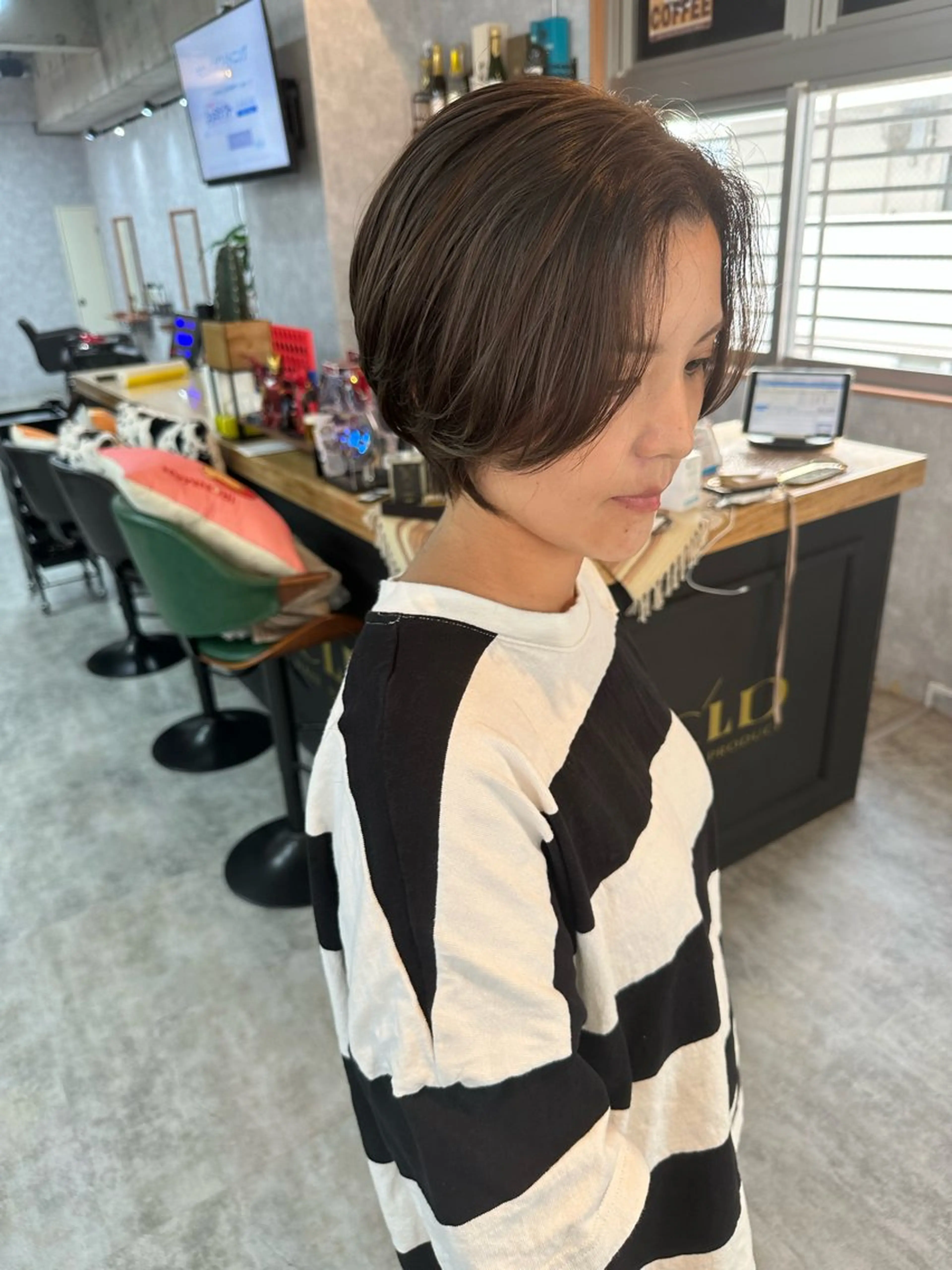 ショート 切りっぱなしボブ ショートボブ ハンサムショート 丸みショート アッシュ カット ヘアカラー トリートメント C’LD hair  produce /シールドヘア所属・モテ髪/ボブ/ショー ト/アダチフウトのヘアスタイル