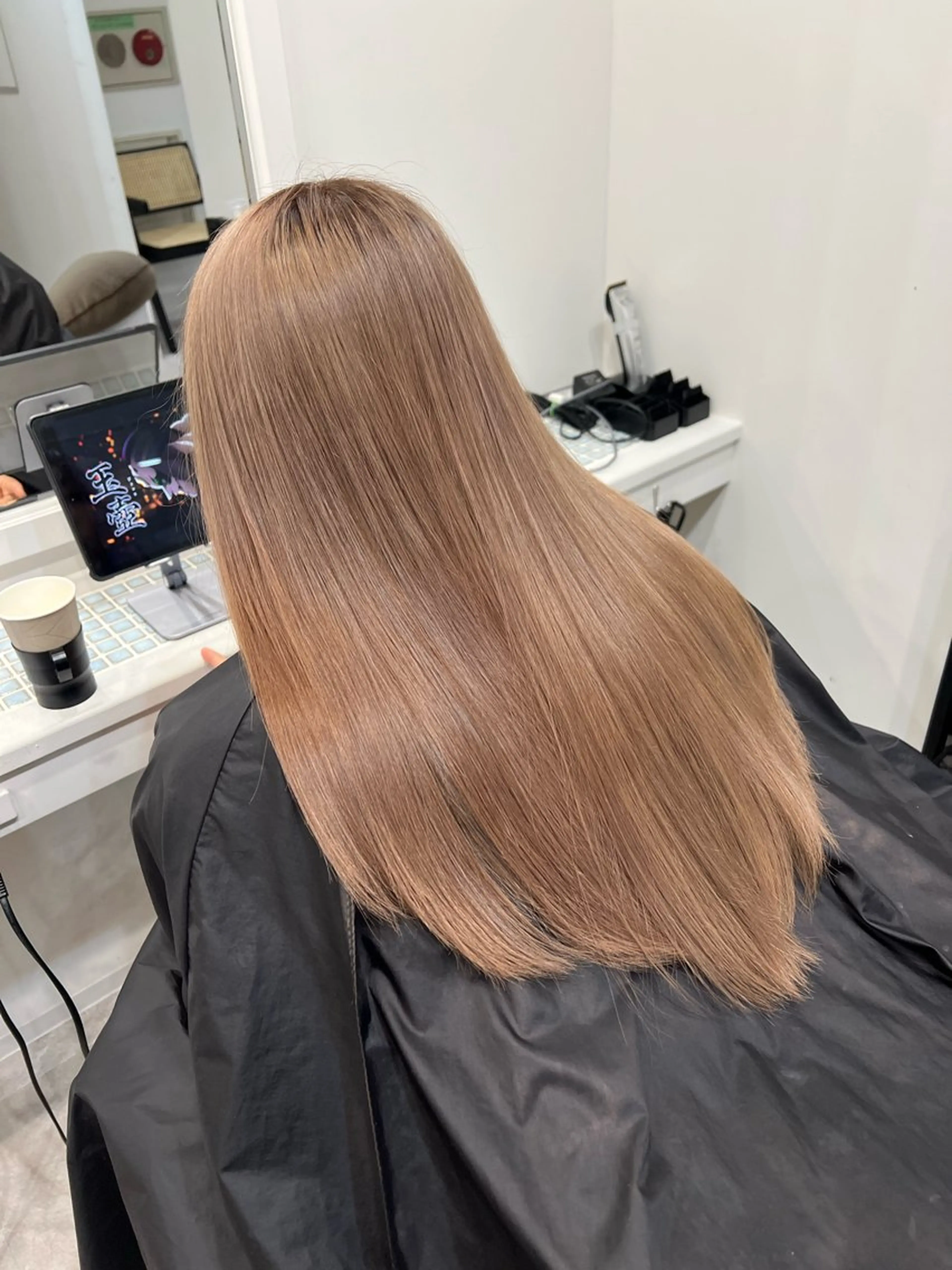 ロング カラー ヘアアレンジ アッシュ ベージュカラー ブリーチ ブラウンカラー デザインカラー カット ヘアカラー Via officialのヘアスタイル