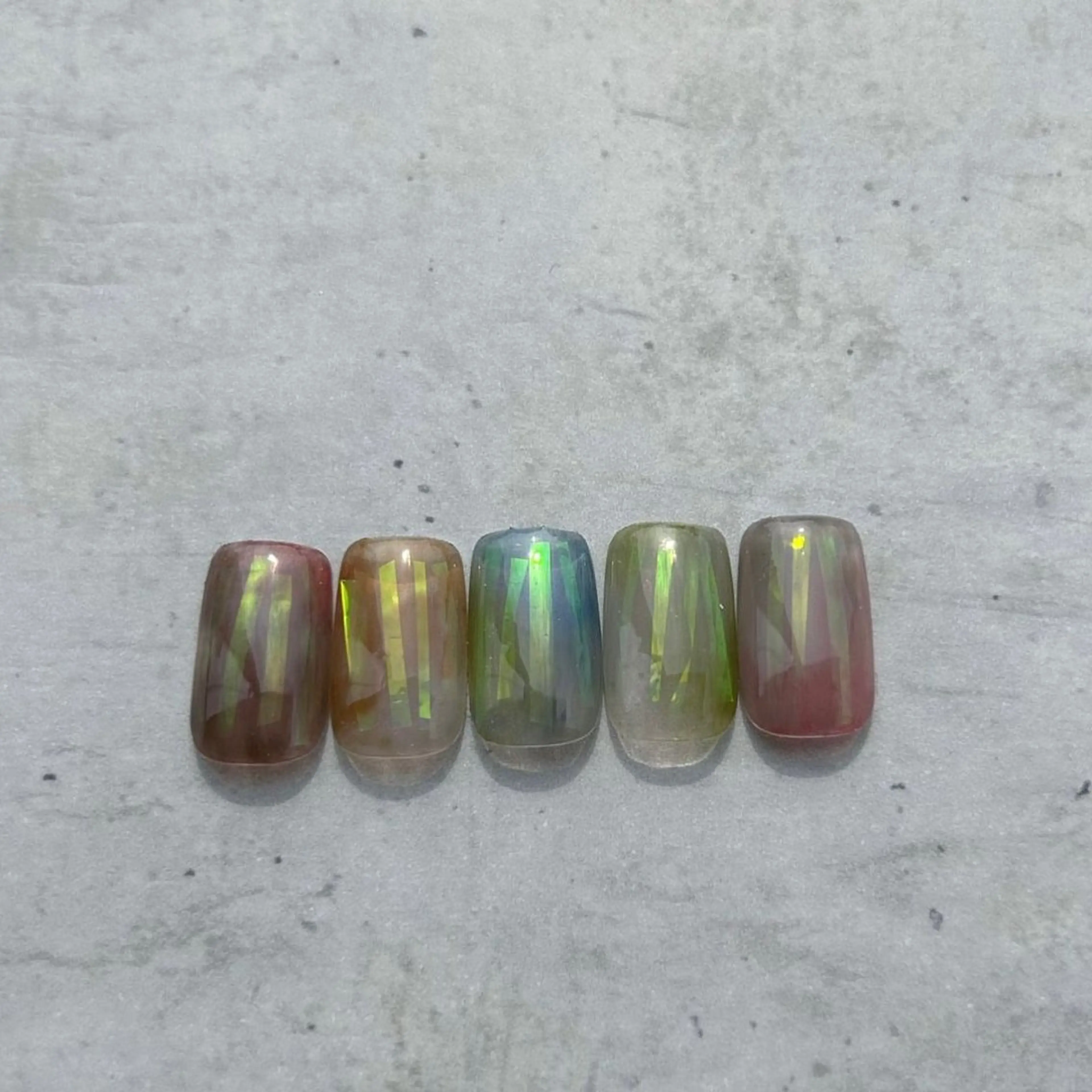 ネイル オーロラネイル カジュアル ニュアンスネイル オフィスネイル 夏ネイル ハンドネイル ハンドケア lyly.nail所属・lylynail YUUKAのネイルデザイン