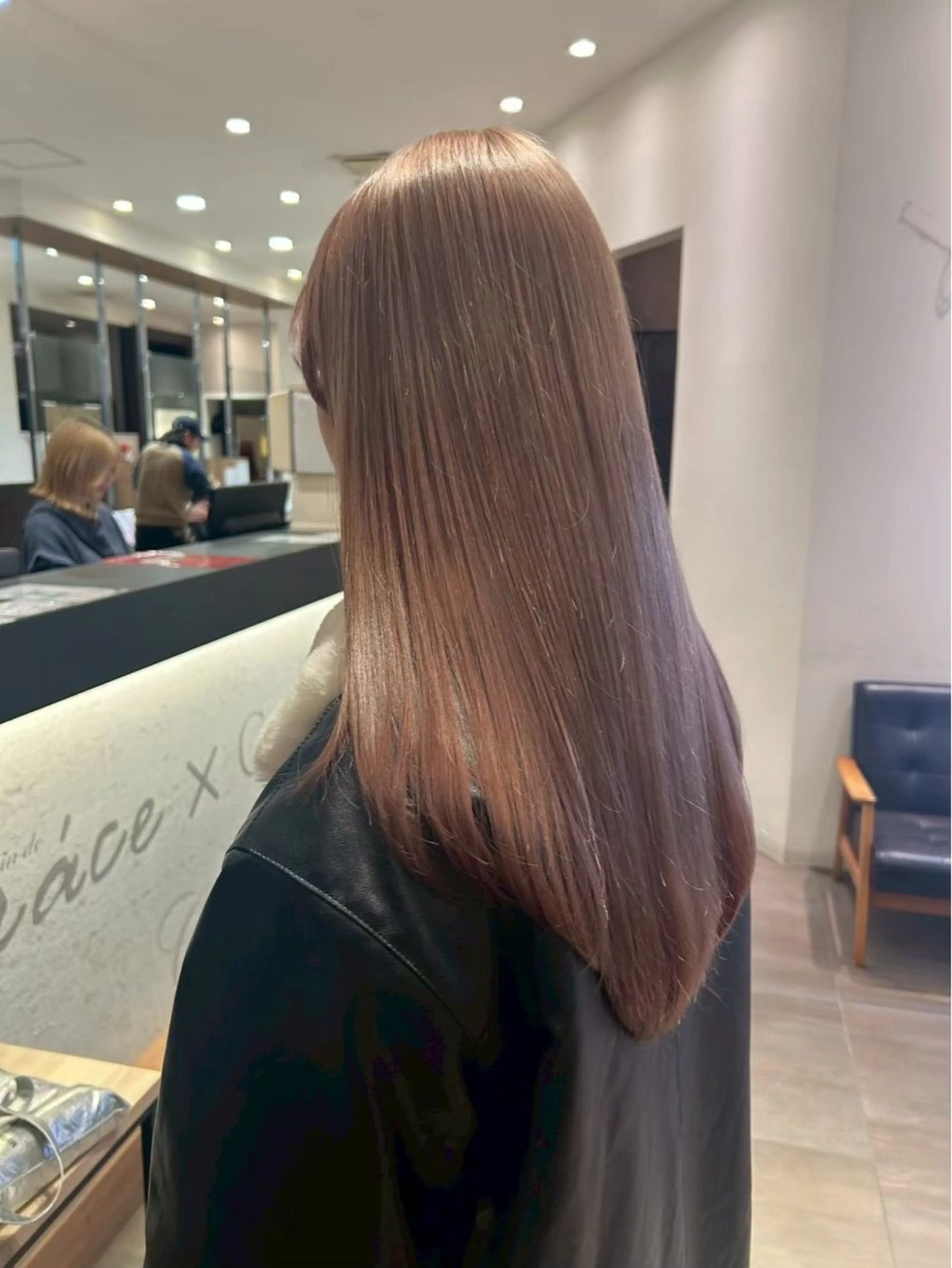 ロング 岩岡 つなみのヘアスタイル