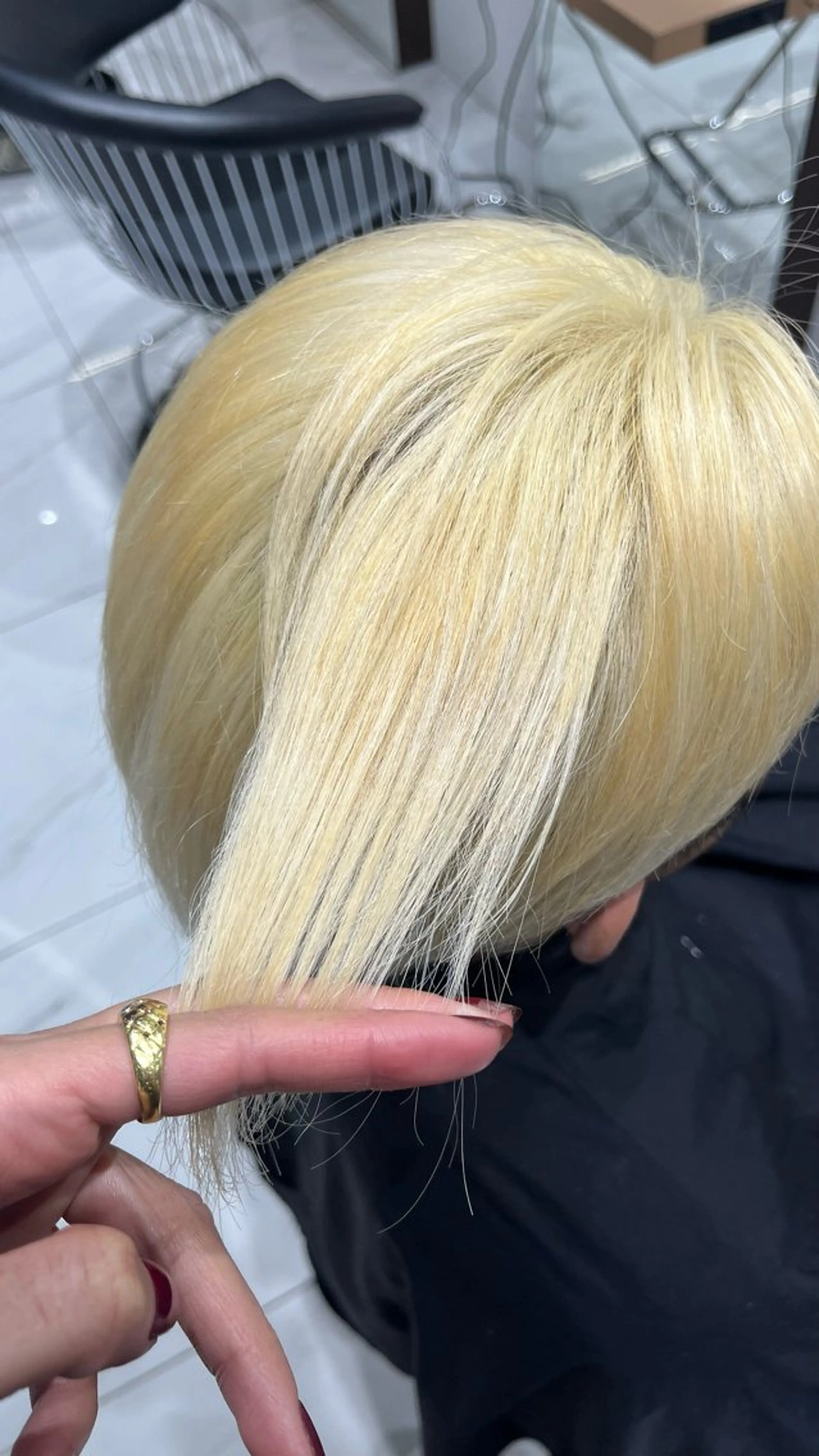 ショート メンズ メンズブリーチ カット ヘアカラー 石塚 瑛里菜のヘアスタイル