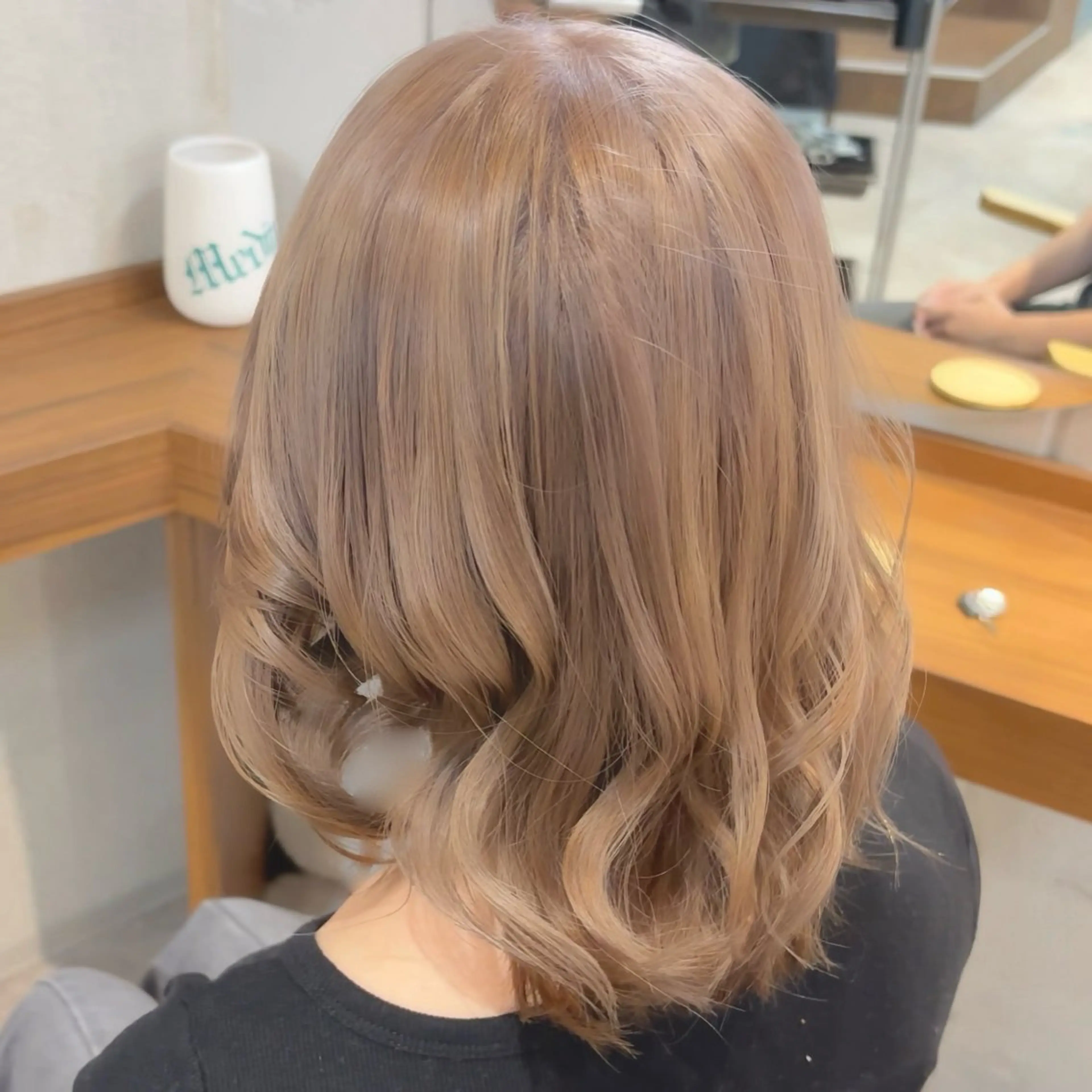 ミディアム カラー ヘアカラー 山口 摩七斗のヘアスタイル