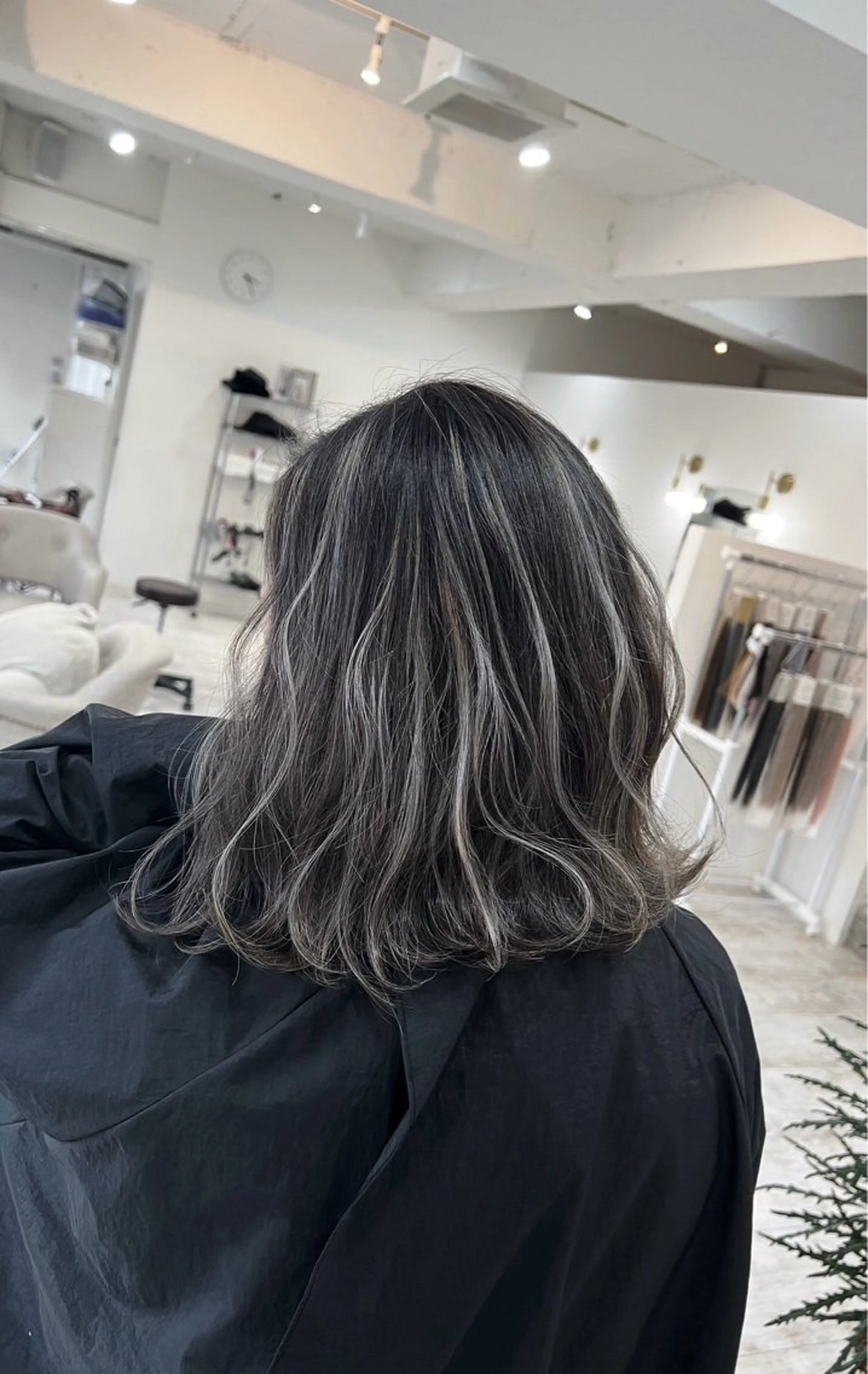 ミディアム カラー ダークグレー ダークグレージュ グレージュ ハイライトカラー ハイライト カット ヘアカラー トリートメント ROBIN所属・指名数No.1 /NAOYAのヘアスタイル