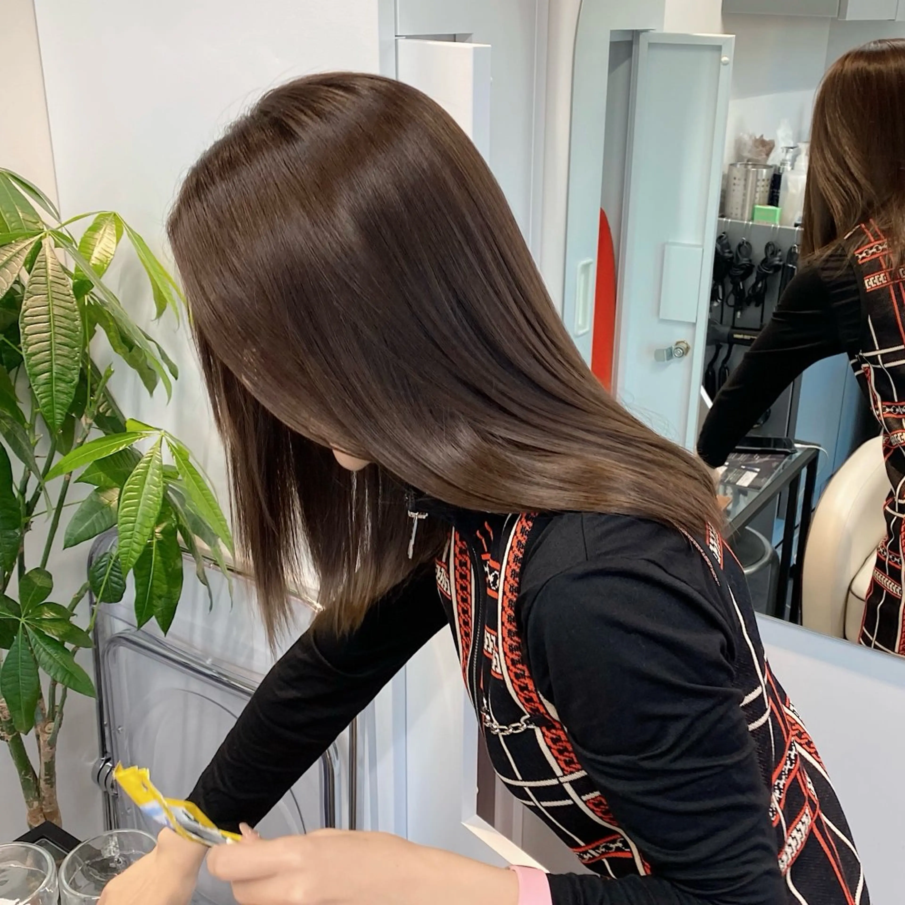 ミディアム カラー ベージュカラー ブリーチ 透明感カラー ミルクティーベージュ ブリーチなしカラー ブリーチなしカラー/ 髪質改善/寺門束のヘアスタイル