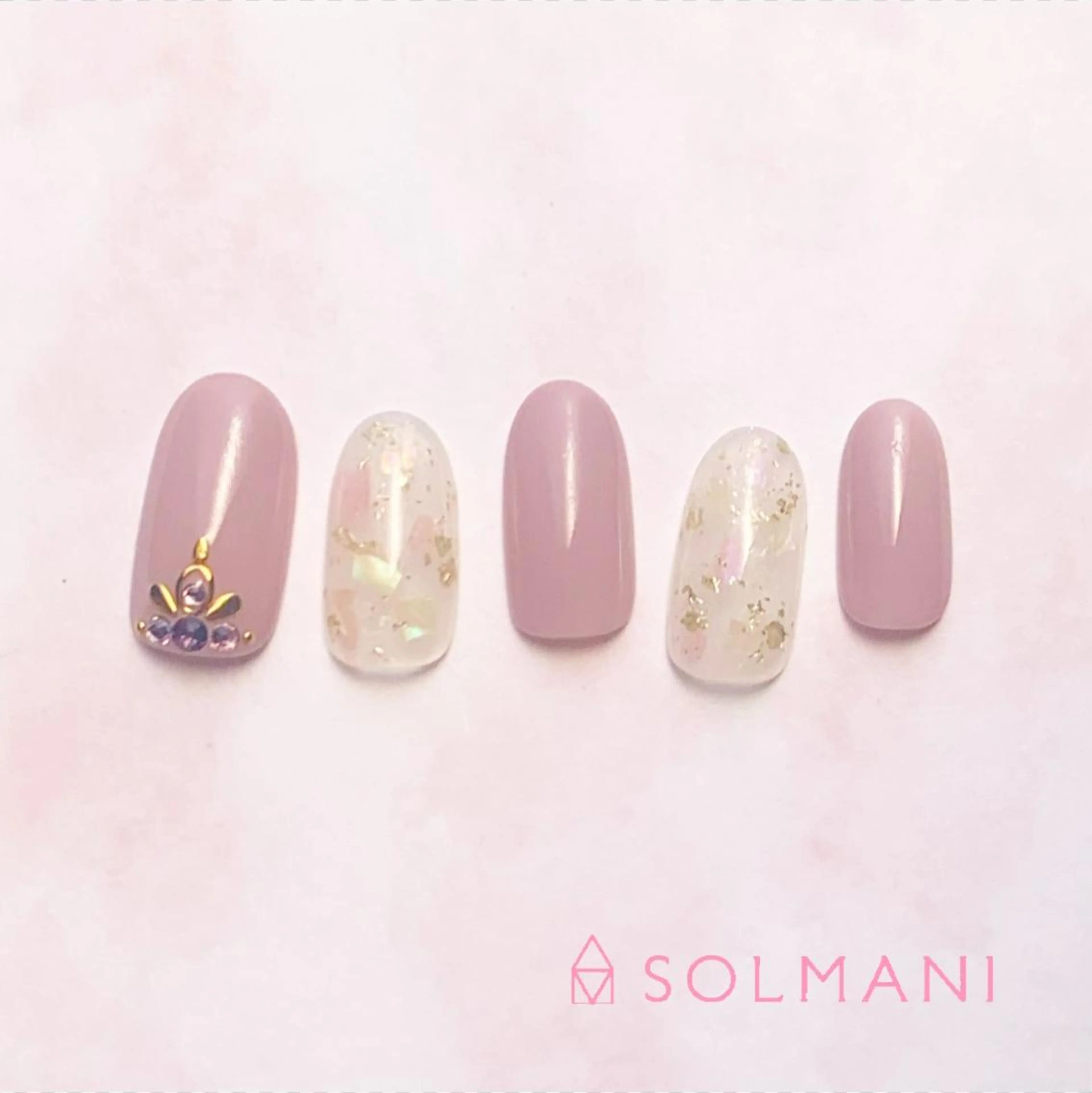 ネイル SOLMANI 予約担当のネイルデザイン
