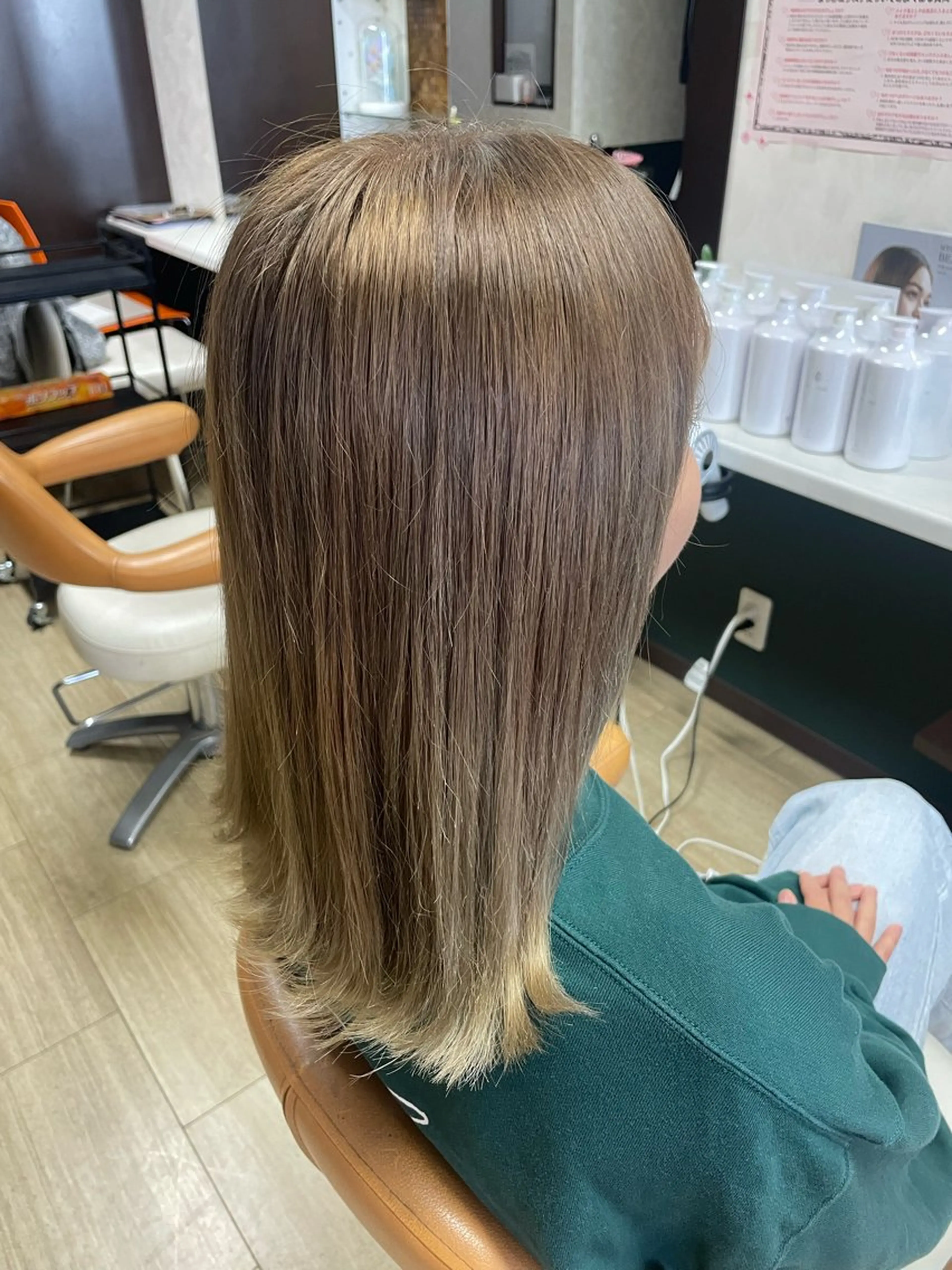 ミディアム カラー ベージュカラー カット ヘアカラー 徳留 もも花のヘアスタイル