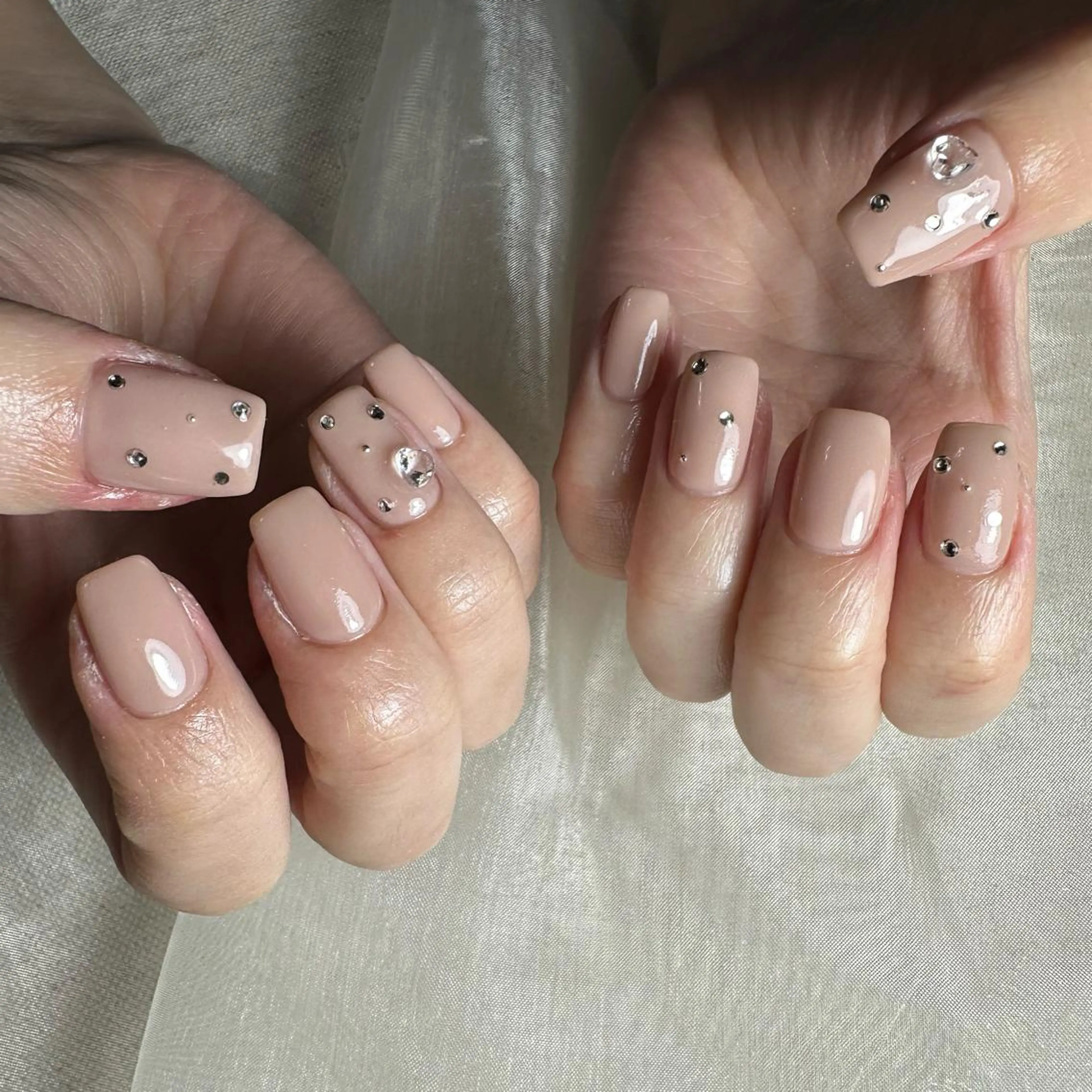 ネイル ハンドネイル repos~ルポ~所属・里見 麗のネイルデザイン