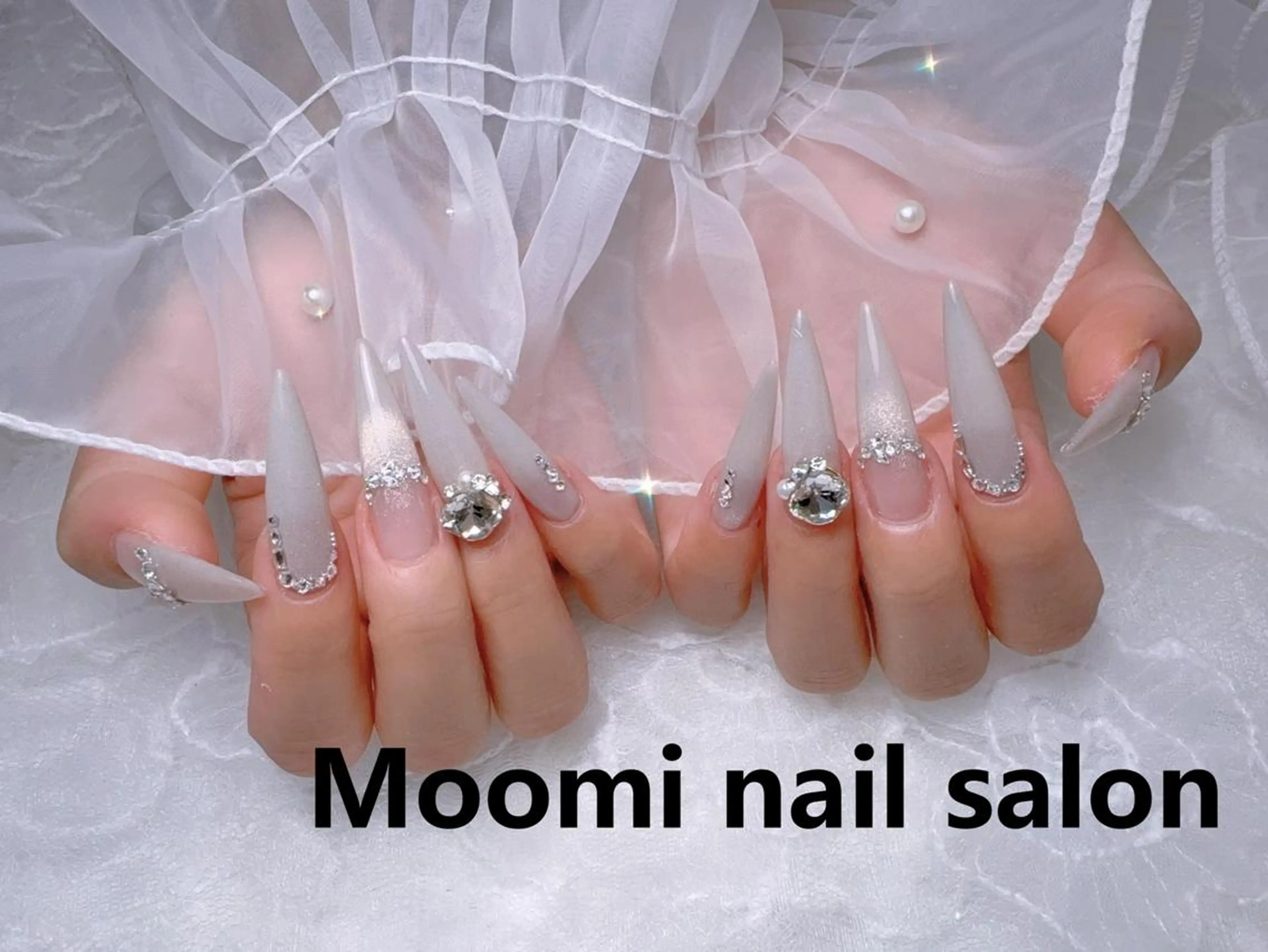 セミロング 長さだし専門 Moominのネイルデザイン