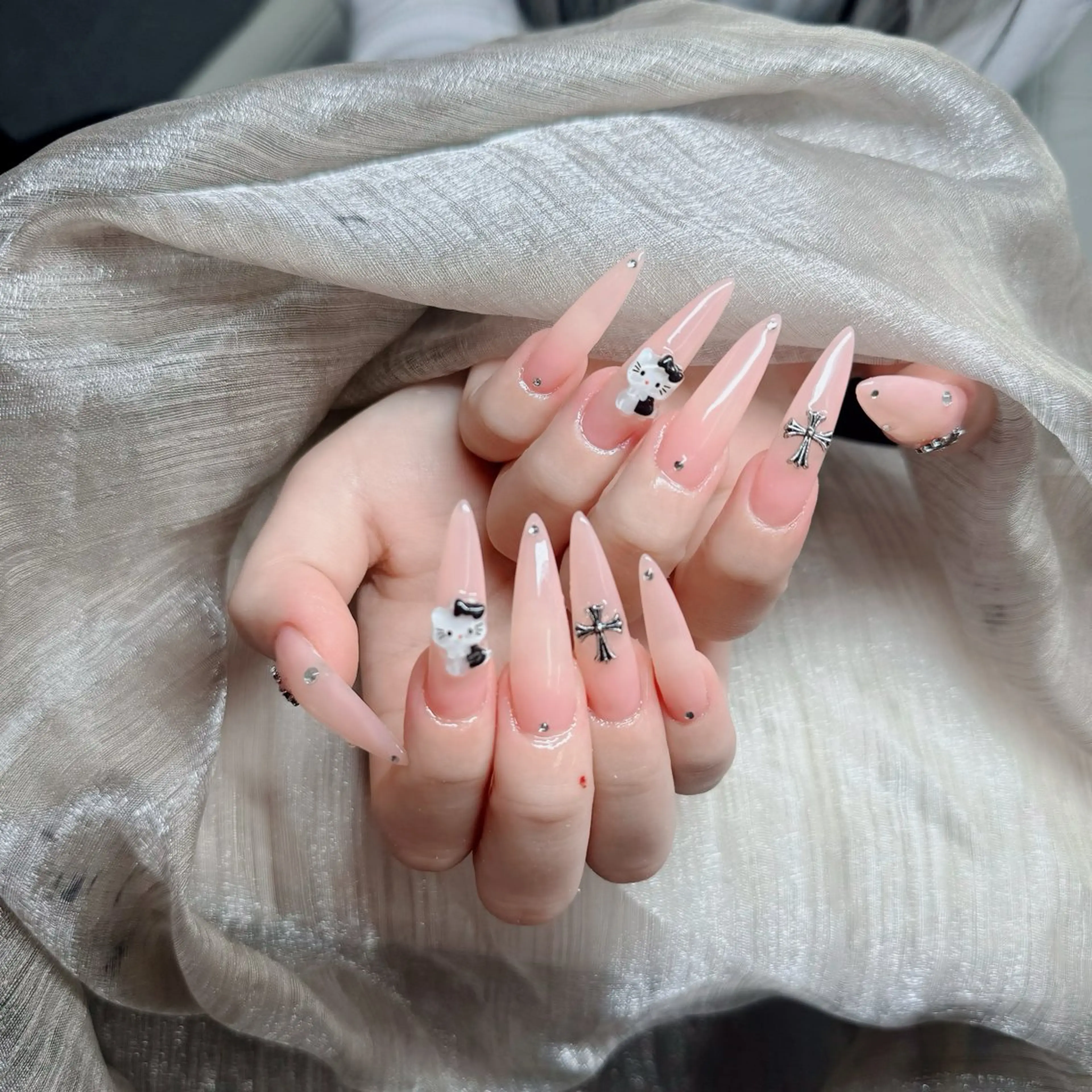 ネイル ジェルネイル 韓国ネイル マグネットネイル ネイルチップ 冬ネイル Lenie Nail Salonのネイルデザイン