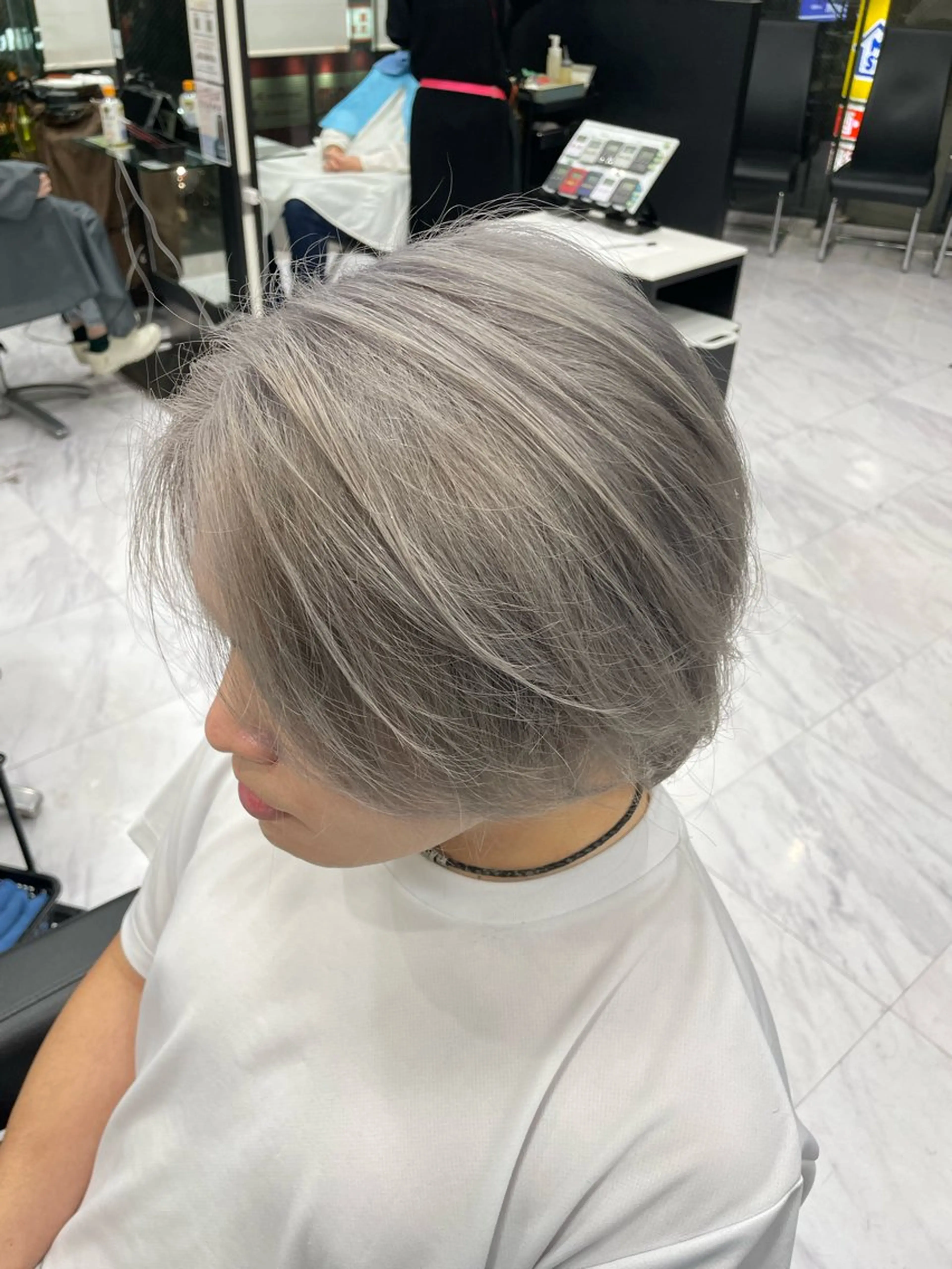 カラー メンズ シルバー ホワイトシルバー ヘアカラー 🍒KUMAGAI 🍒のヘアスタイル