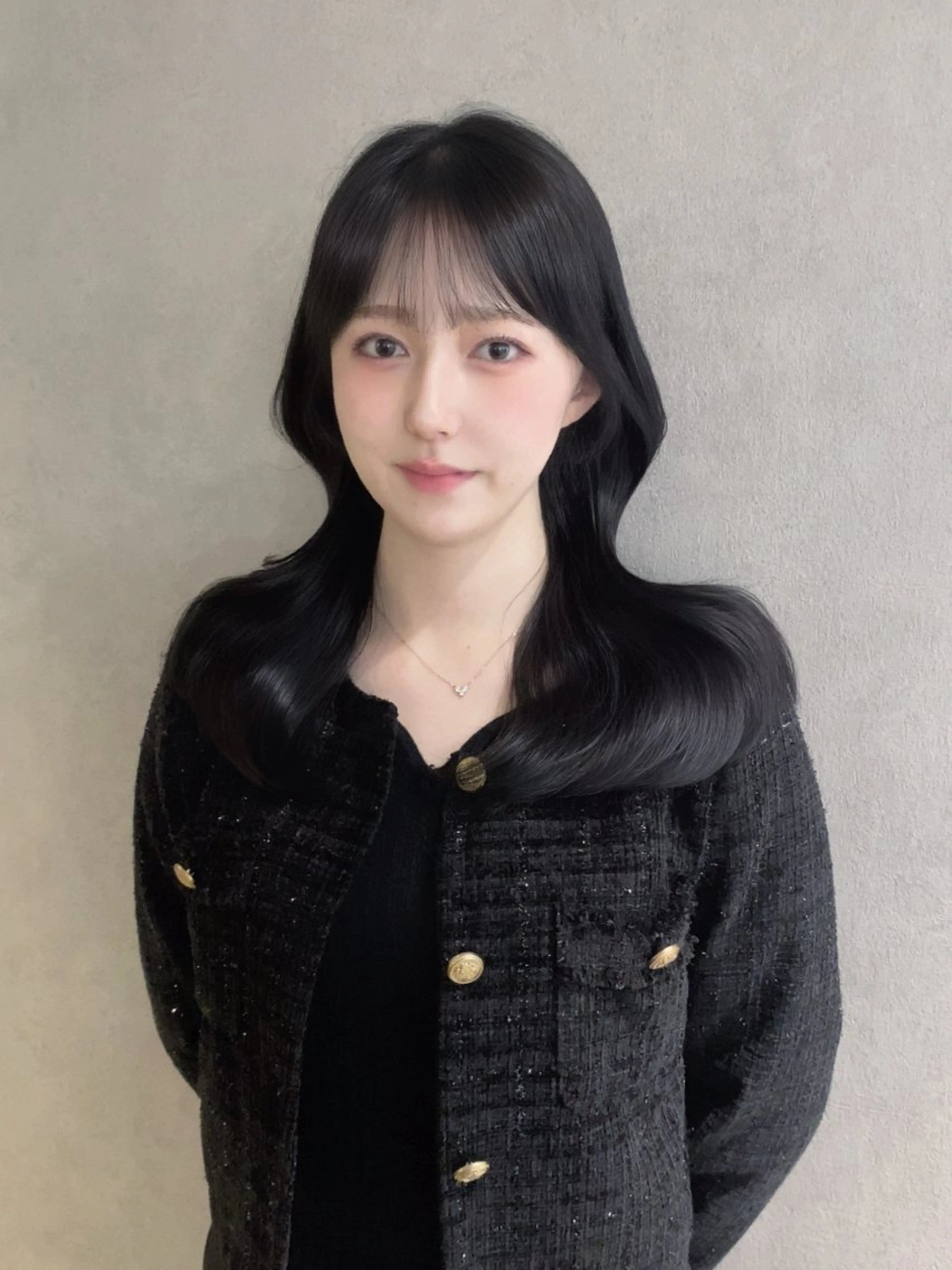 ロング カラー パーマ ヘアアレンジ ブリーチ ブリーチなしカラー くびれヘア 顔まわりレイヤー 顔周りカット Qin原宿店所属・葵 韓国オタク美容師 レイヤーカットのヘアスタイル