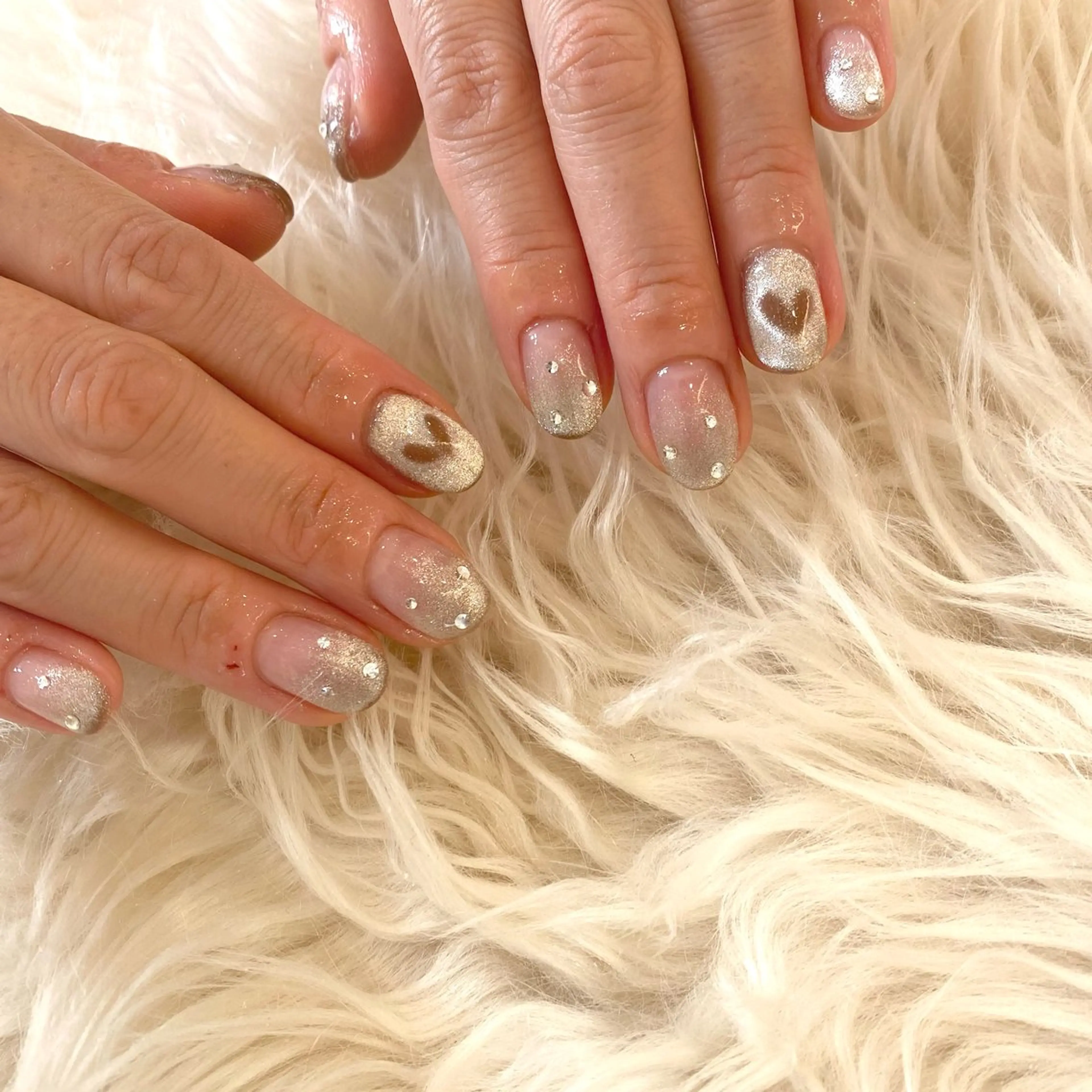 ネイル グラデーション ハート キラキラネイル マグネットネイル 持ち込み Nailsalon Merci所属・Merci momoのネイルデザイン