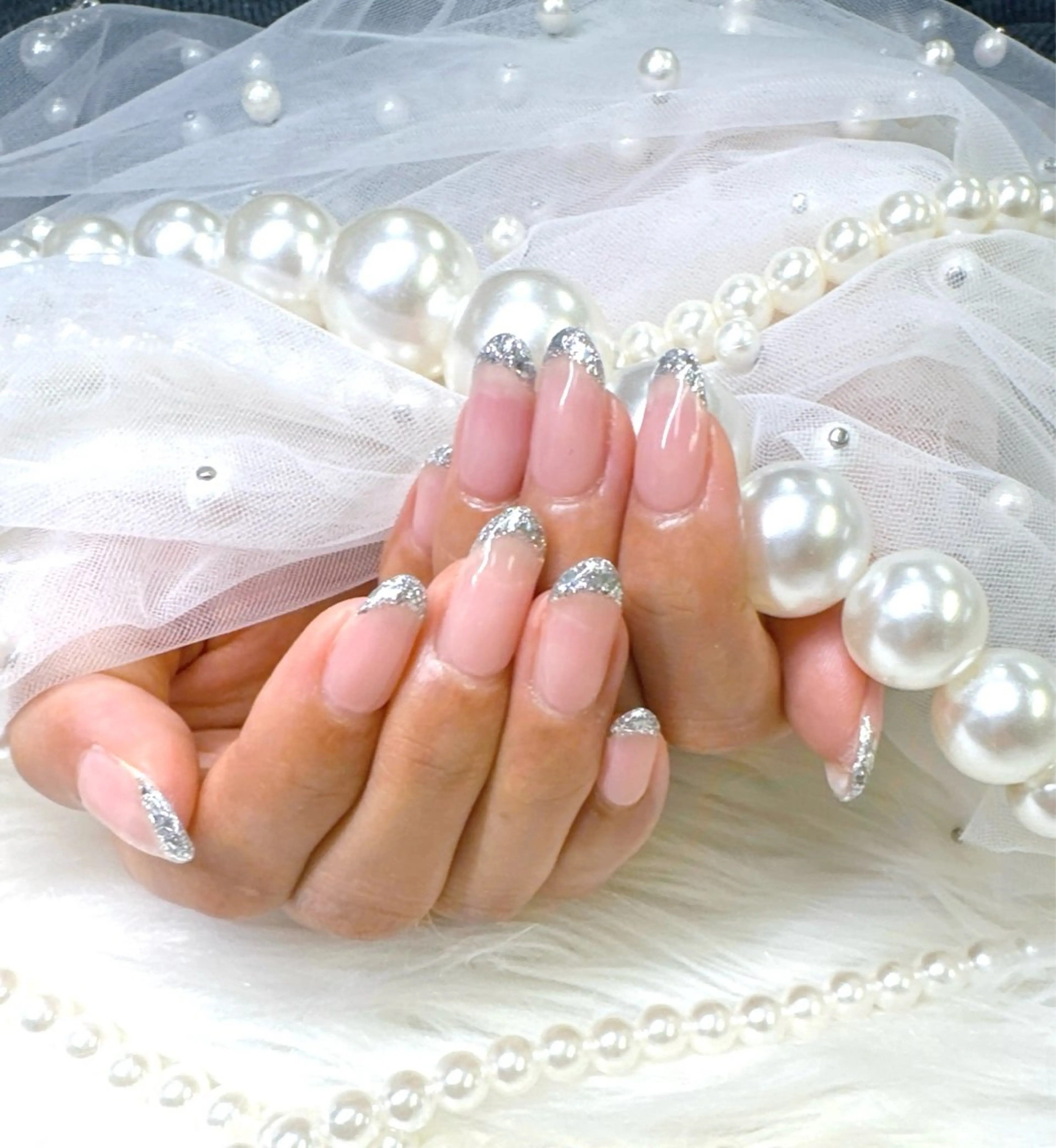 ネイル フレンチネイル ジェルネイル ガラスフレンチ キラキラネイル ロングネイル ハンドネイル クイーンズネイル銀座所属・Queeens nailのネイルデザイン