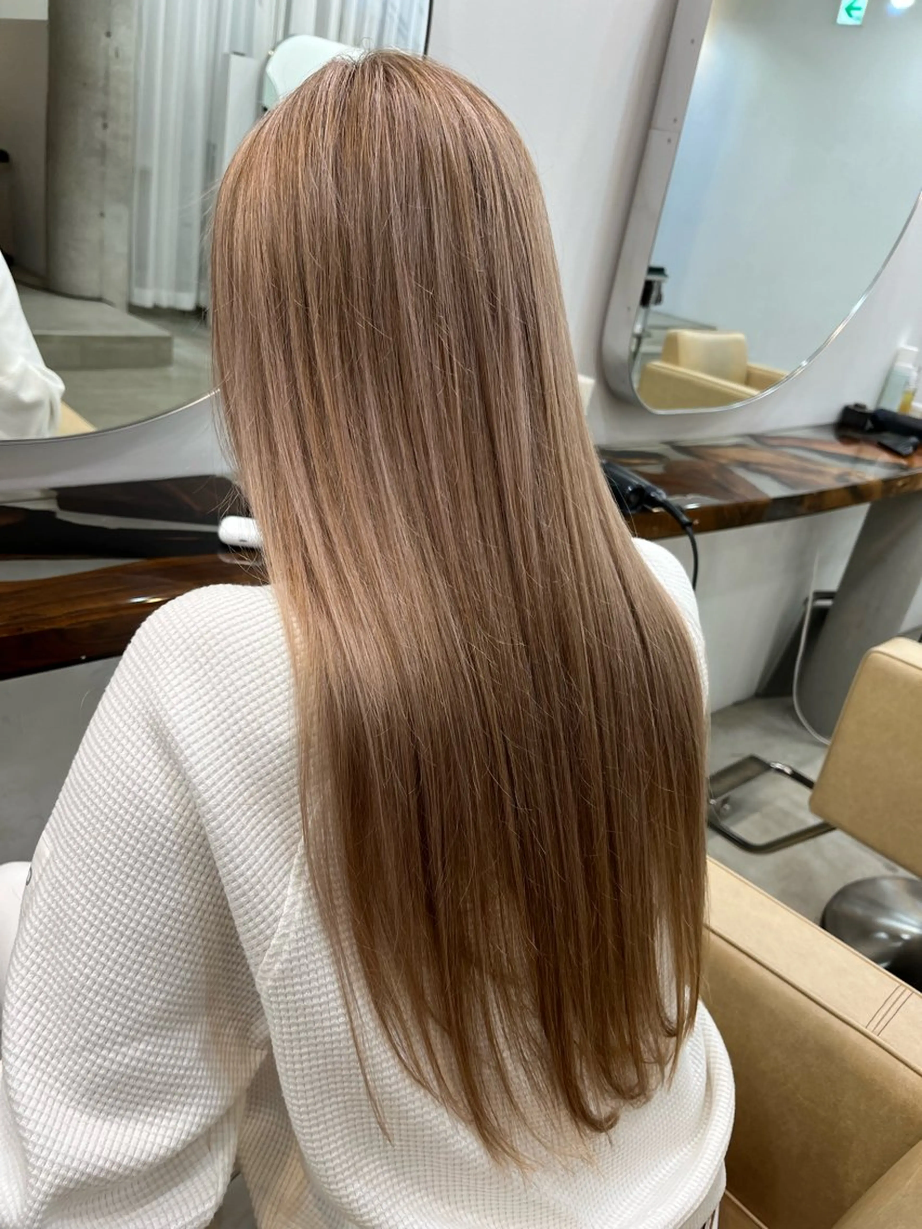 ロング カラー ベージュカラー ブリーチ ハイライトカラー ハイライト ミヤギ リュウキのヘアスタイル