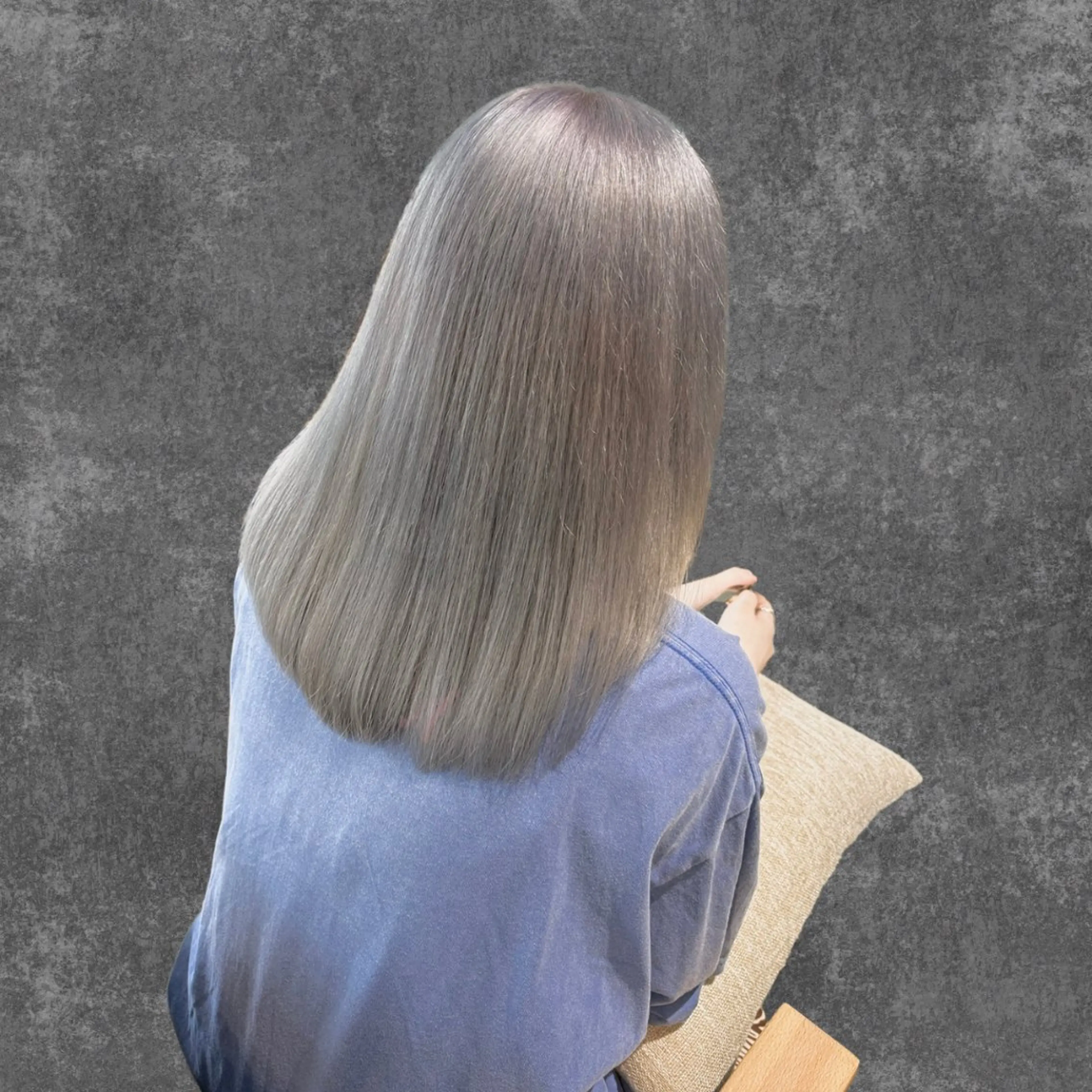 セミロング カラー ベージュカラー シルバー シルバーベージュ ヘアカラー トリートメント 髪質改善/美髪矯正/ ハッシュカット/韓国のヘアスタイル