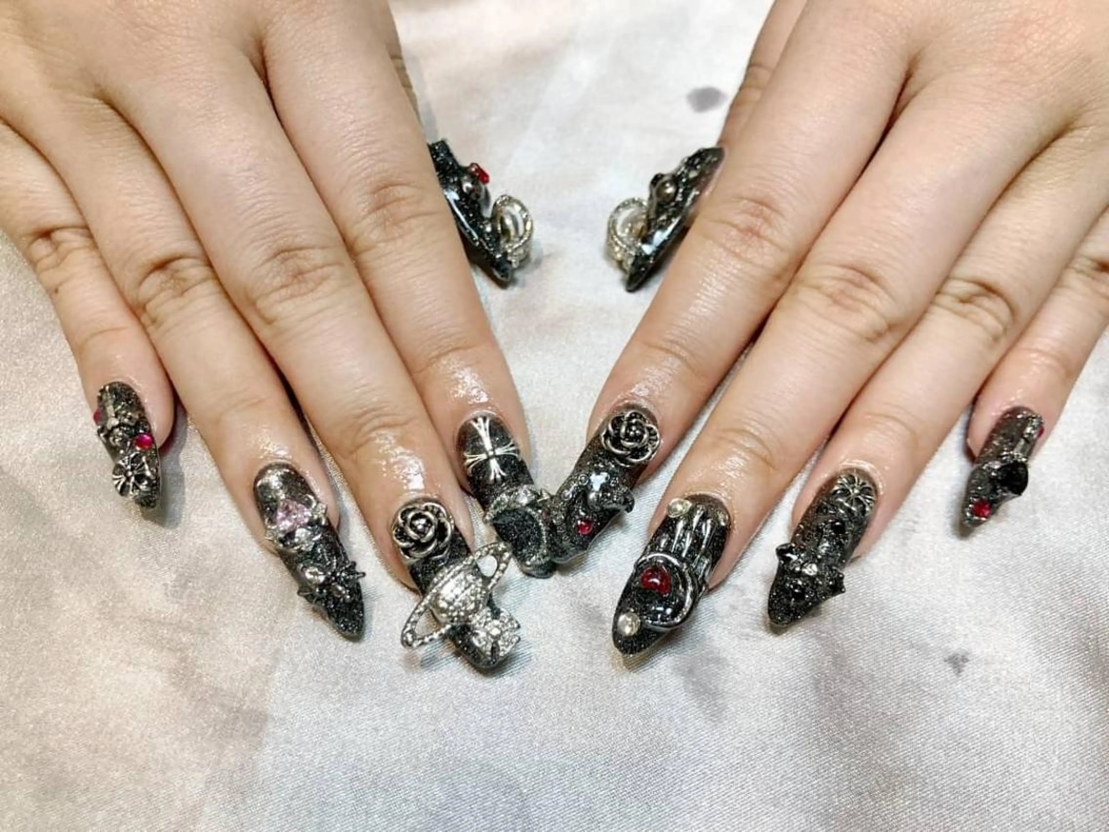 ネイル RAFFINE 月🦋🩵のネイルデザイン