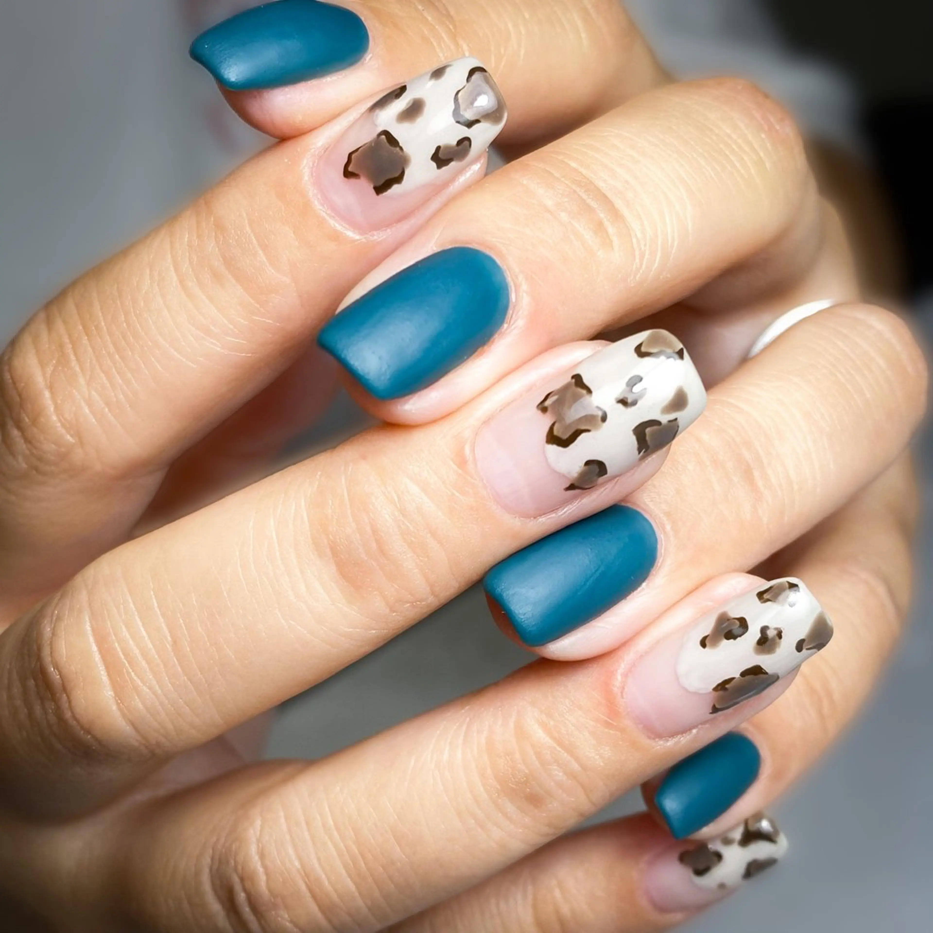 ネイル アニマル柄 グリーン &.nail/ ニュアンス/持込み可のネイルデザイン