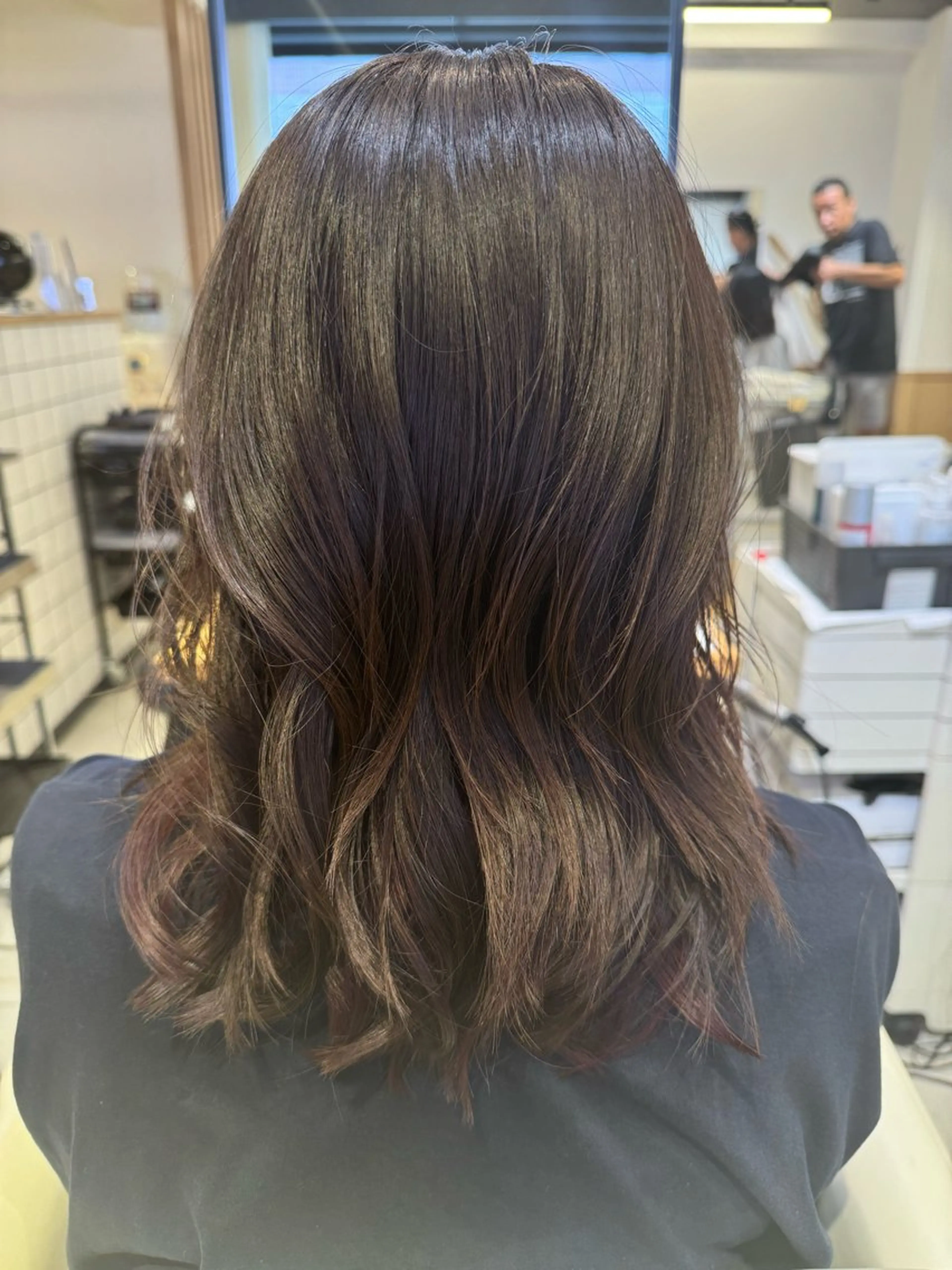 ミディアム カラー パーマ ミディアムパーマ インナーカラー デジタルパーマ カット パーマ トリートメント bloomsweet 鈴木駿平のヘアスタイル