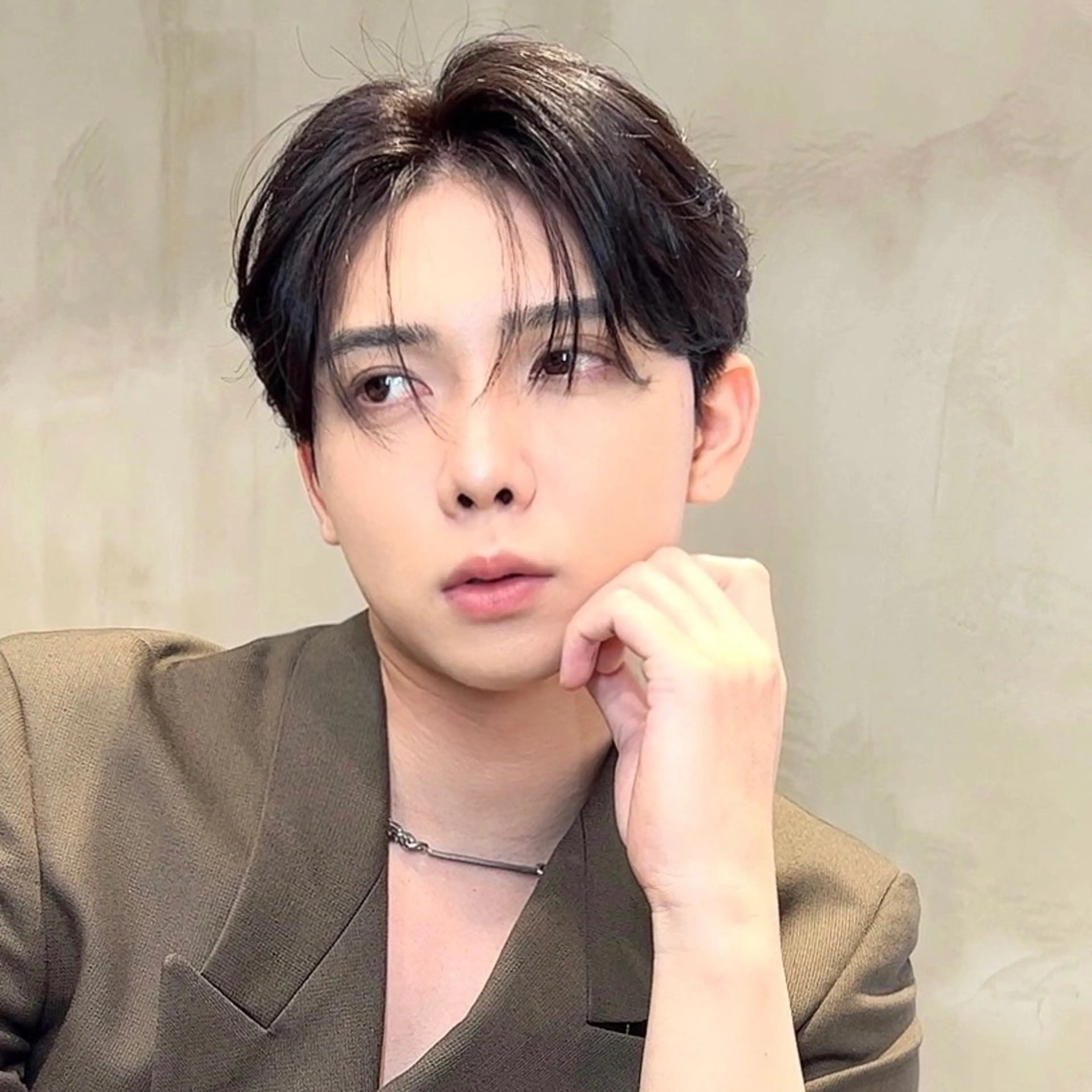 ミディアム パーマ メンズ カット パーマ 岡田大志🇰🇷 中/韓メンズヘアのヘアスタイル