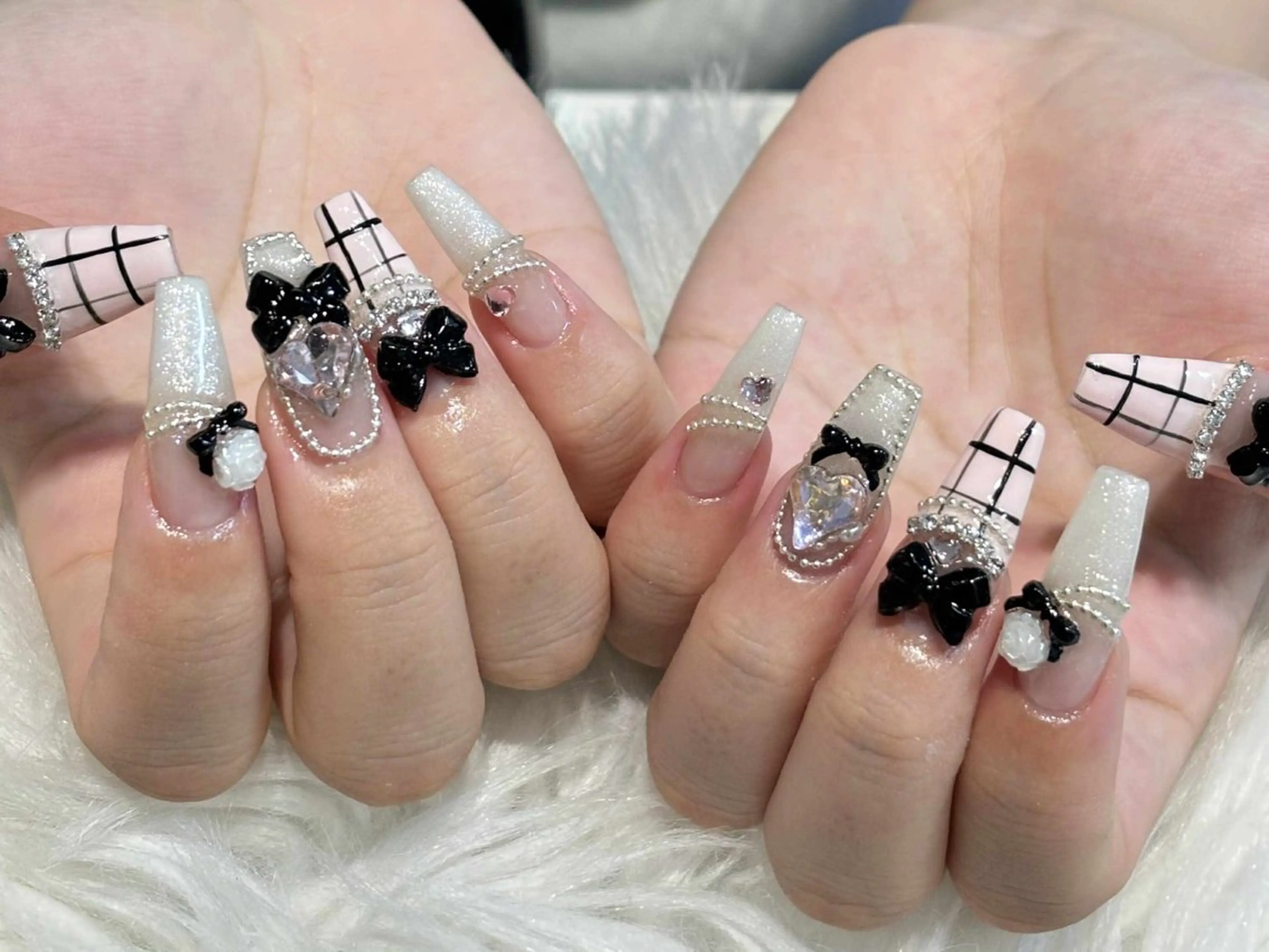ネイル フレンチネイル ジェルネイル キラキラネイル 韓国ネイル マグネットネイル Julli NailStudioのネイルデザイン