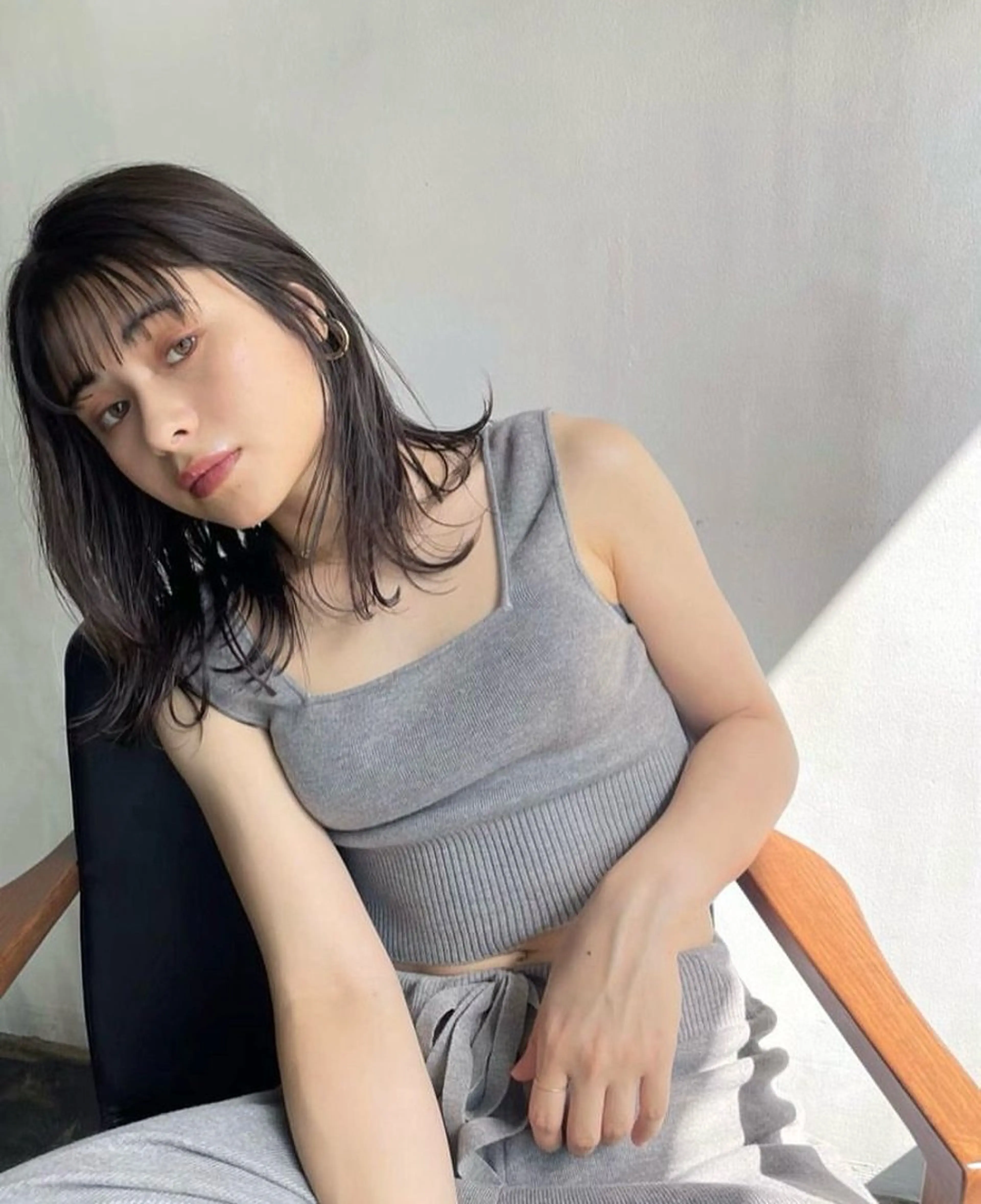 ミディアム カット ヘアカラー トリートメント 透明感/グレージュ/ レイヤー/ 青空のヘアスタイル