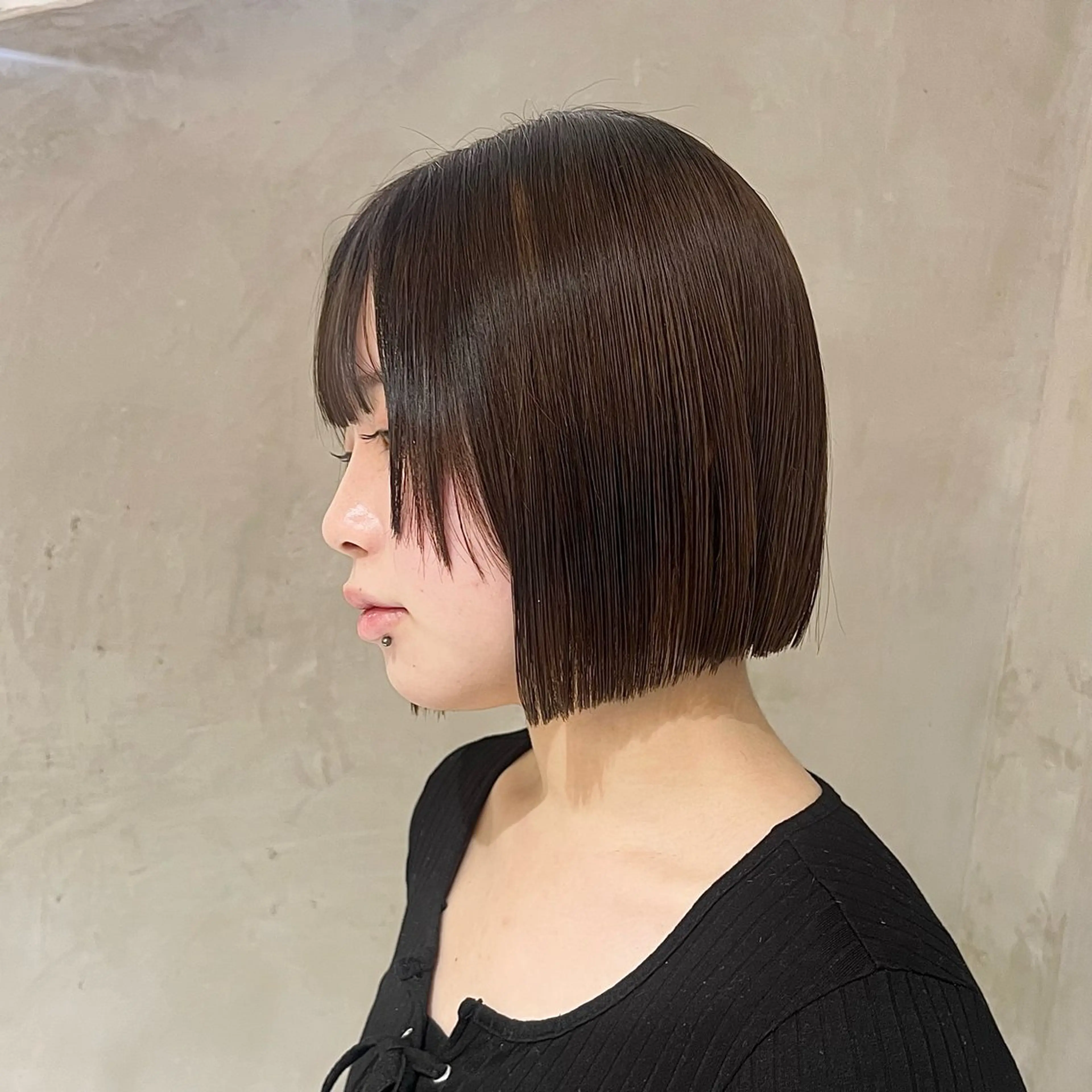 ミディアム カット 縮毛矯正 トリートメント effect横浜所属・切りっぱなしボブ/ 艶カラー/綾莉のヘアスタイル