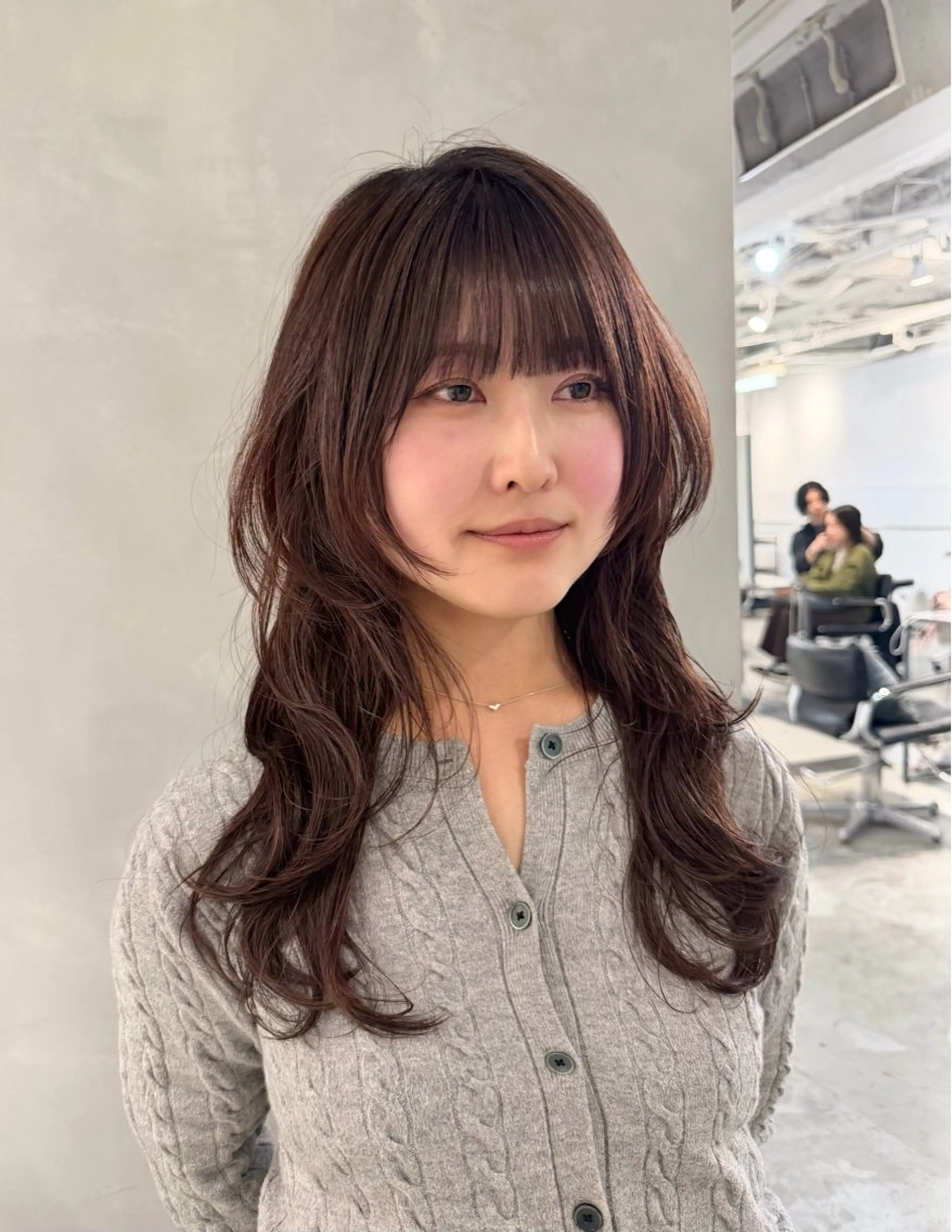 セミロング SAKI 新宿のヘアスタイル
