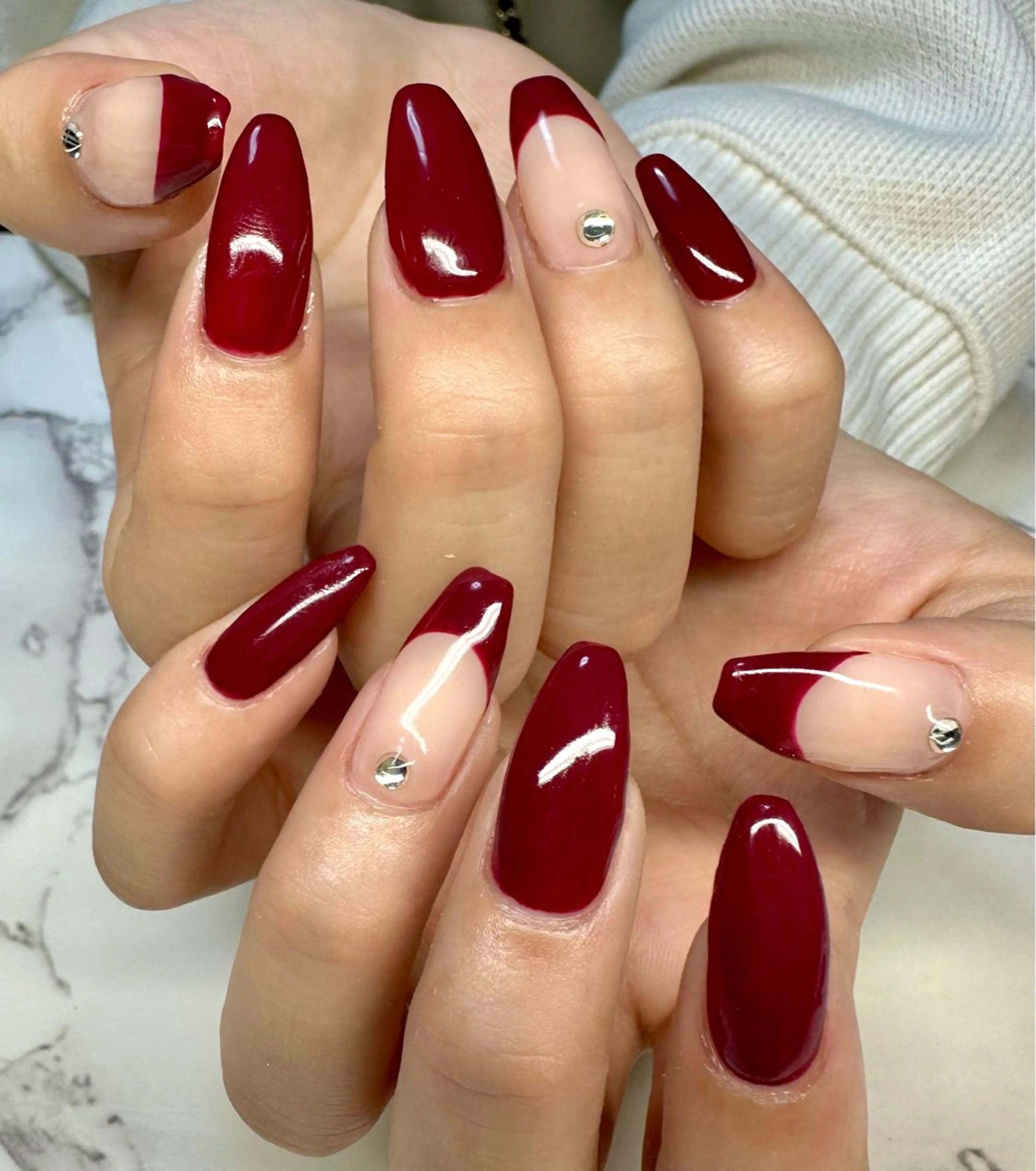 ネイル アートネイル ボルドー チークネイル キラキラネイル ラメ(グリッター) M.N_ nailのネイルデザイン