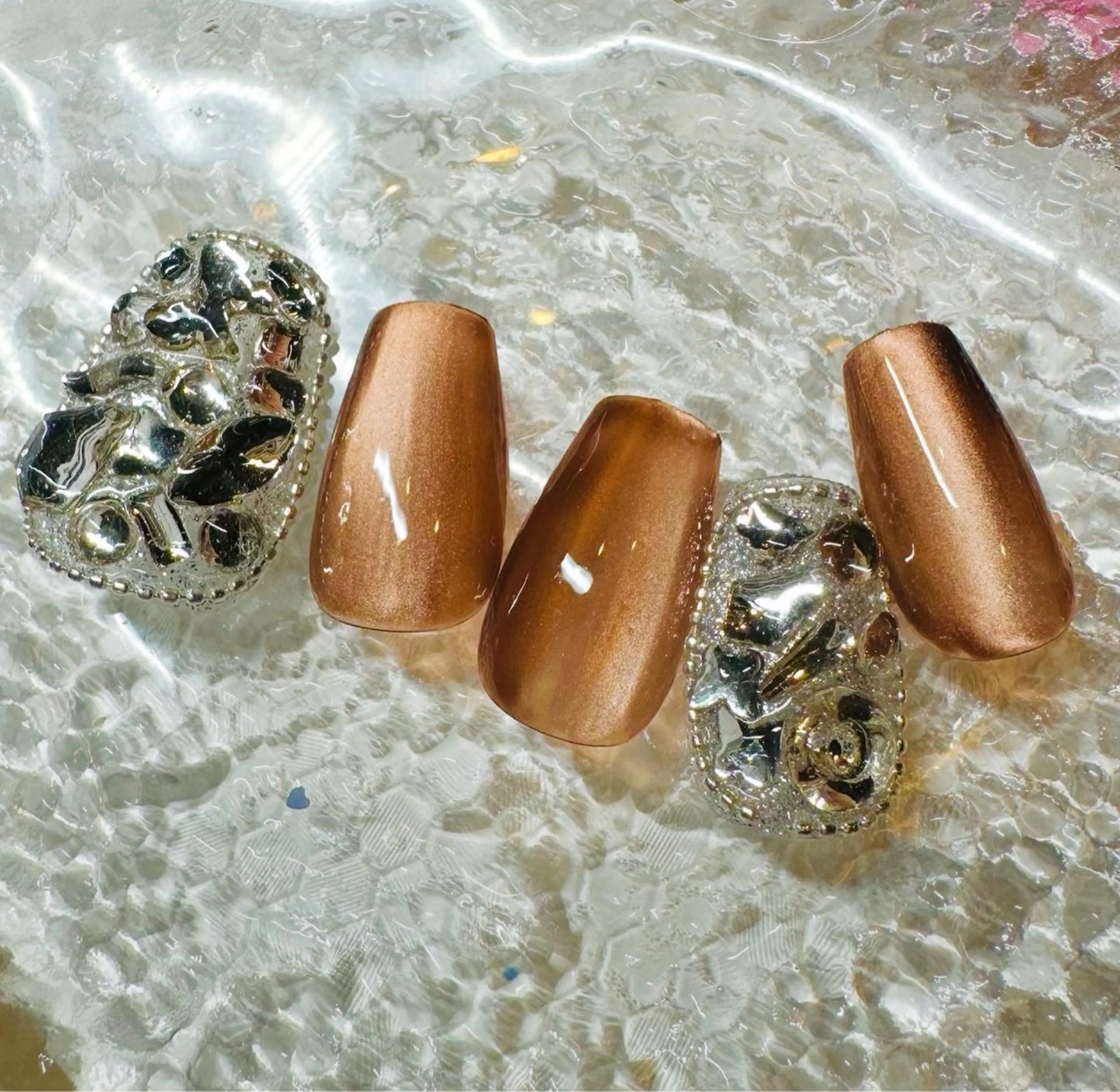 ネイル マグネットネイル ストーンネイル ハンドネイル ネイルサロンエレノア所属・田端 笑理菜のネイルデザイン