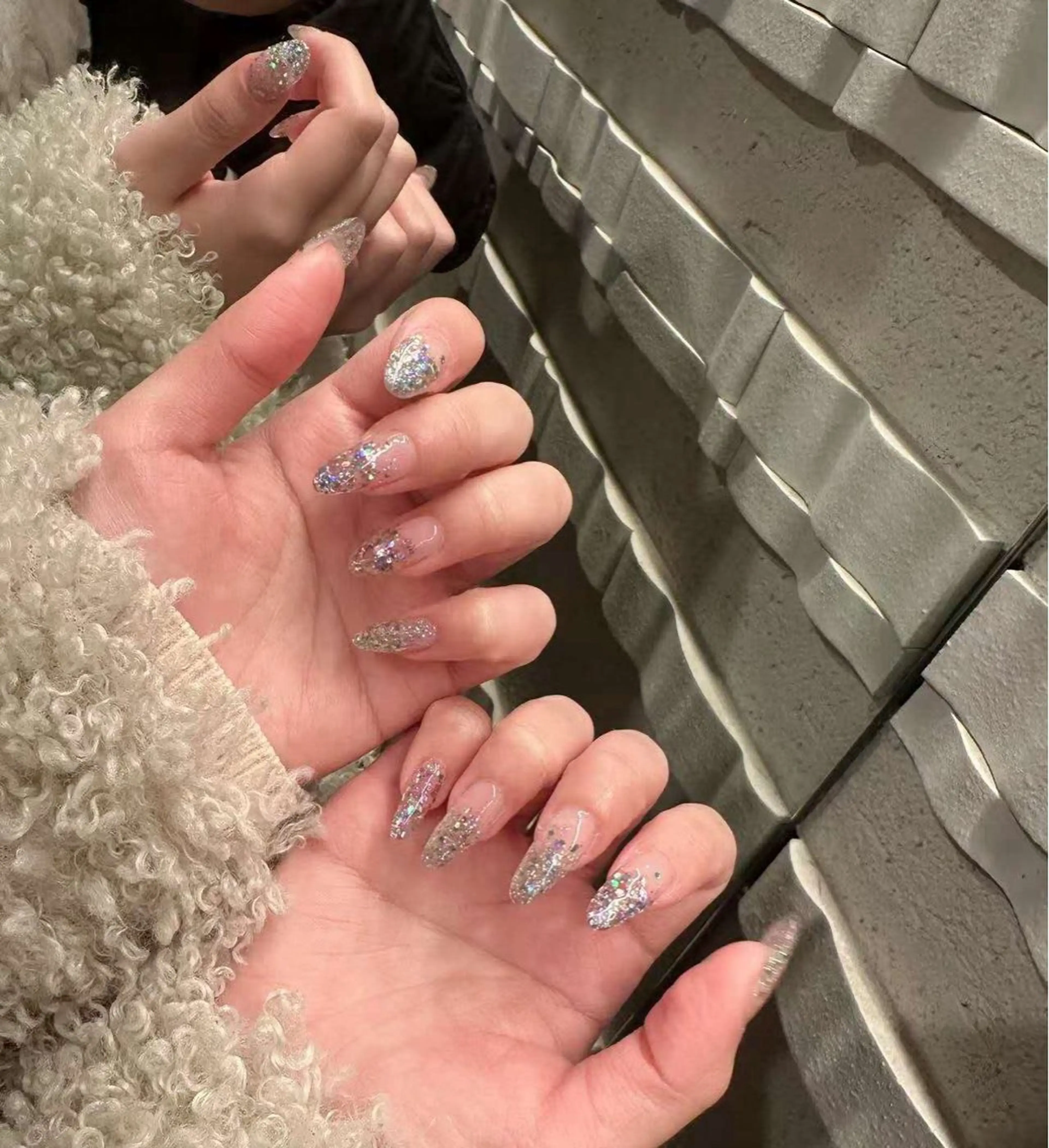 ネイル オーロラネイル キラキラネイル ラメ(グリッター) ロングネイル シルバー Emily Garden 六本木のネイルデザイン