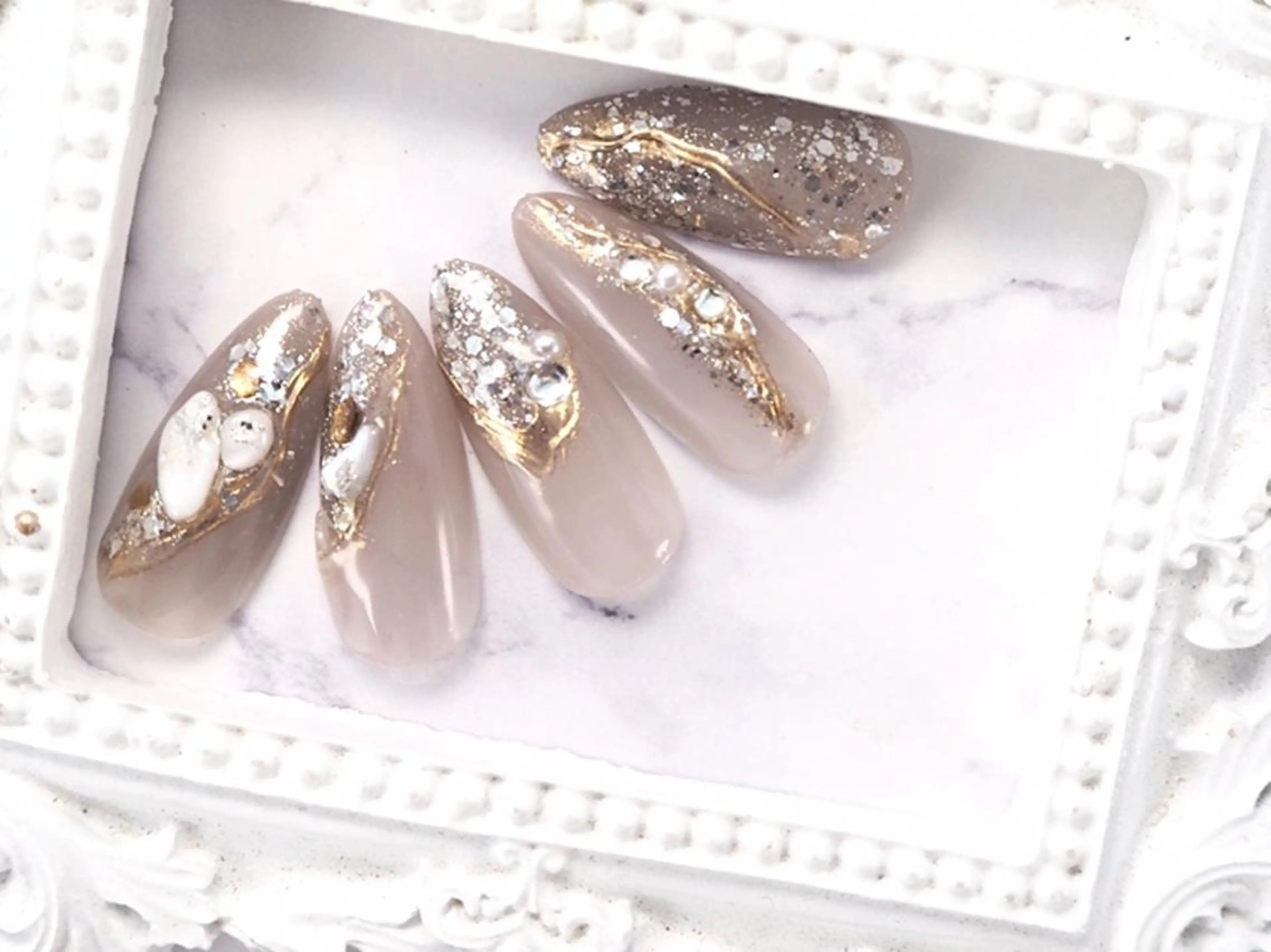 ネイル ハンドネイル ビューティーサロン ヘゼリヒのネイルデザイン