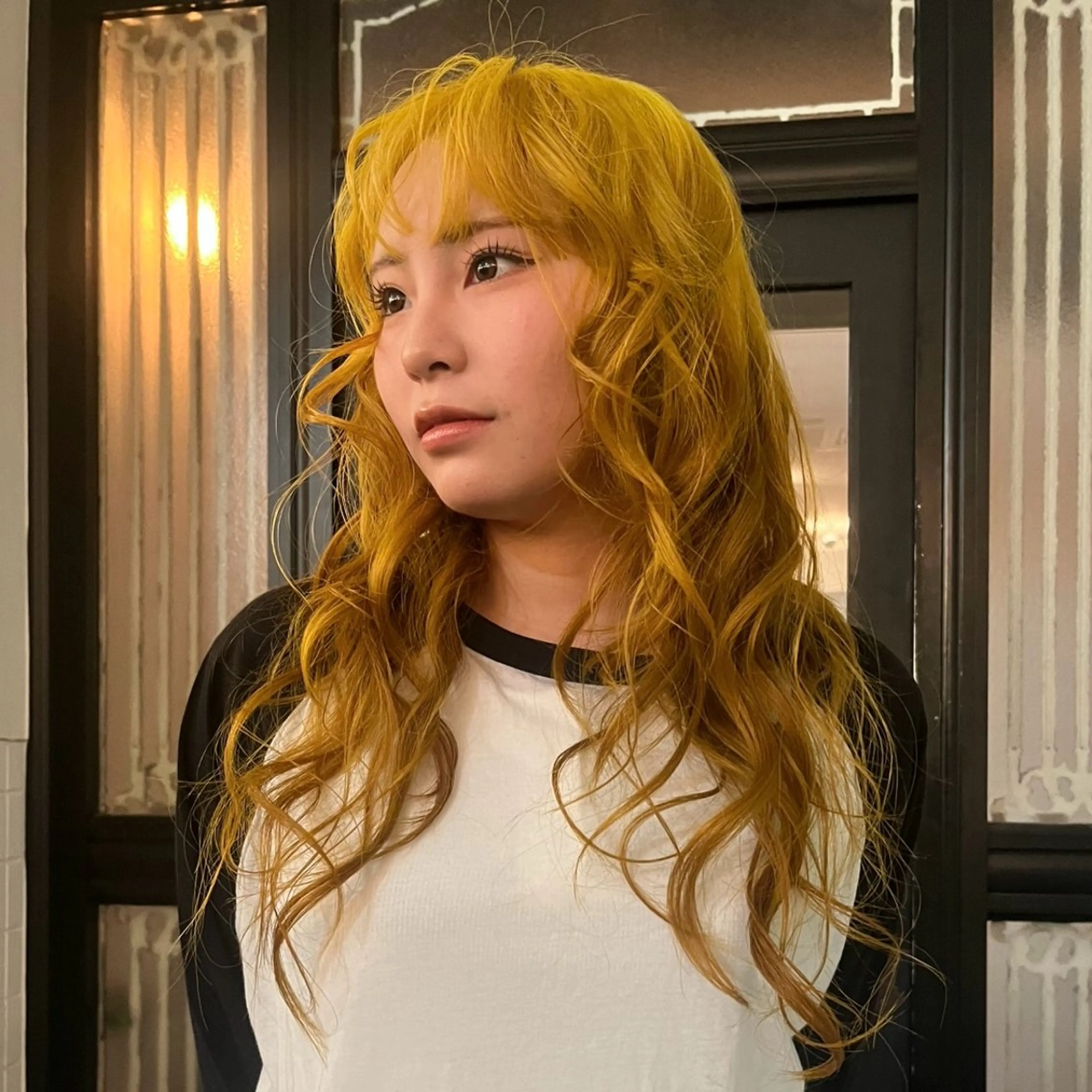 ロング カラー イエローカラー レイヤー/ベージュ mikuのヘアスタイル