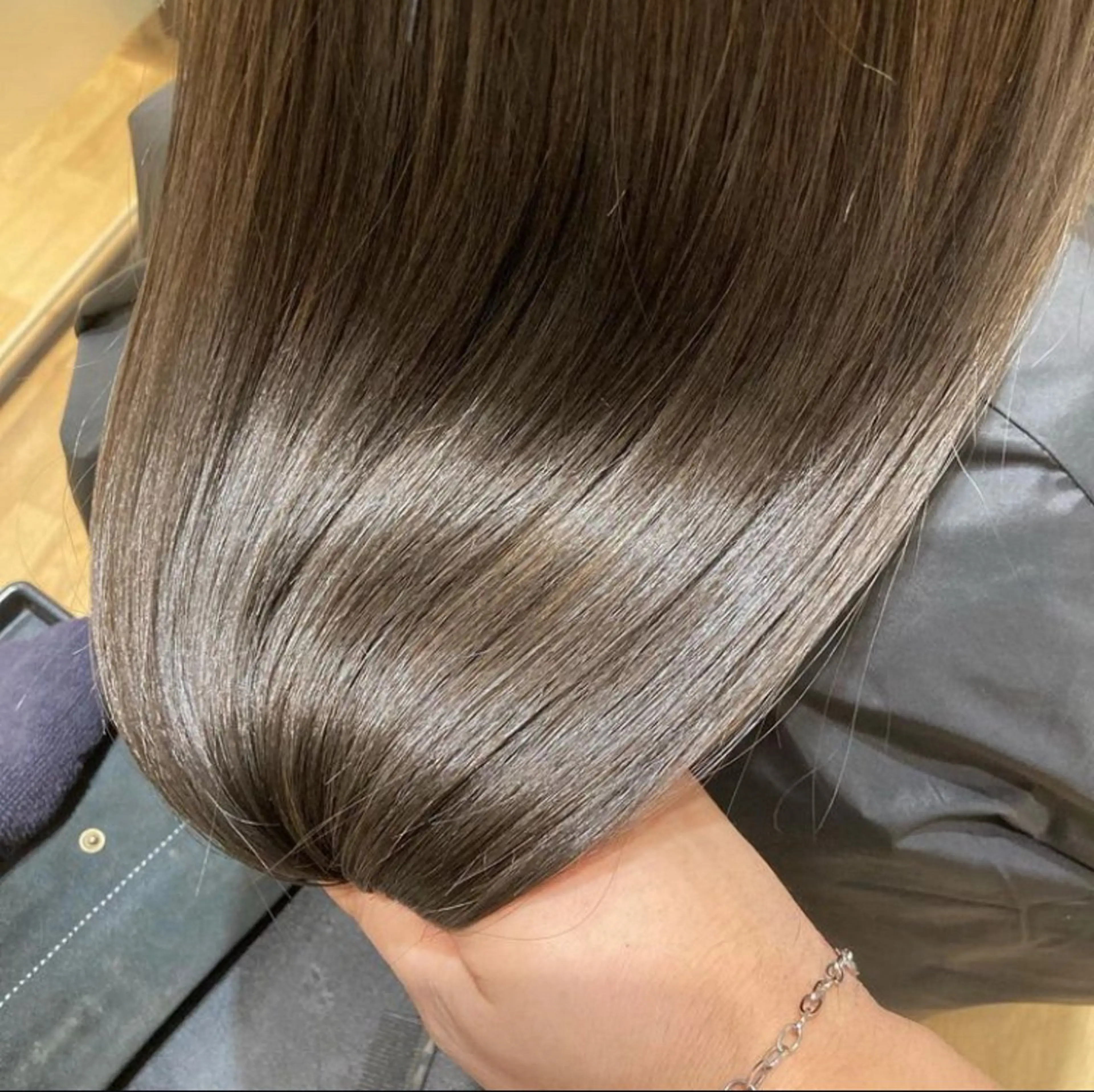 ロング カラー ヘアアレンジ アッシュ ブリーチ 透明感カラー グレージュ 髪質改善 エグチ アキラのヘアスタイル