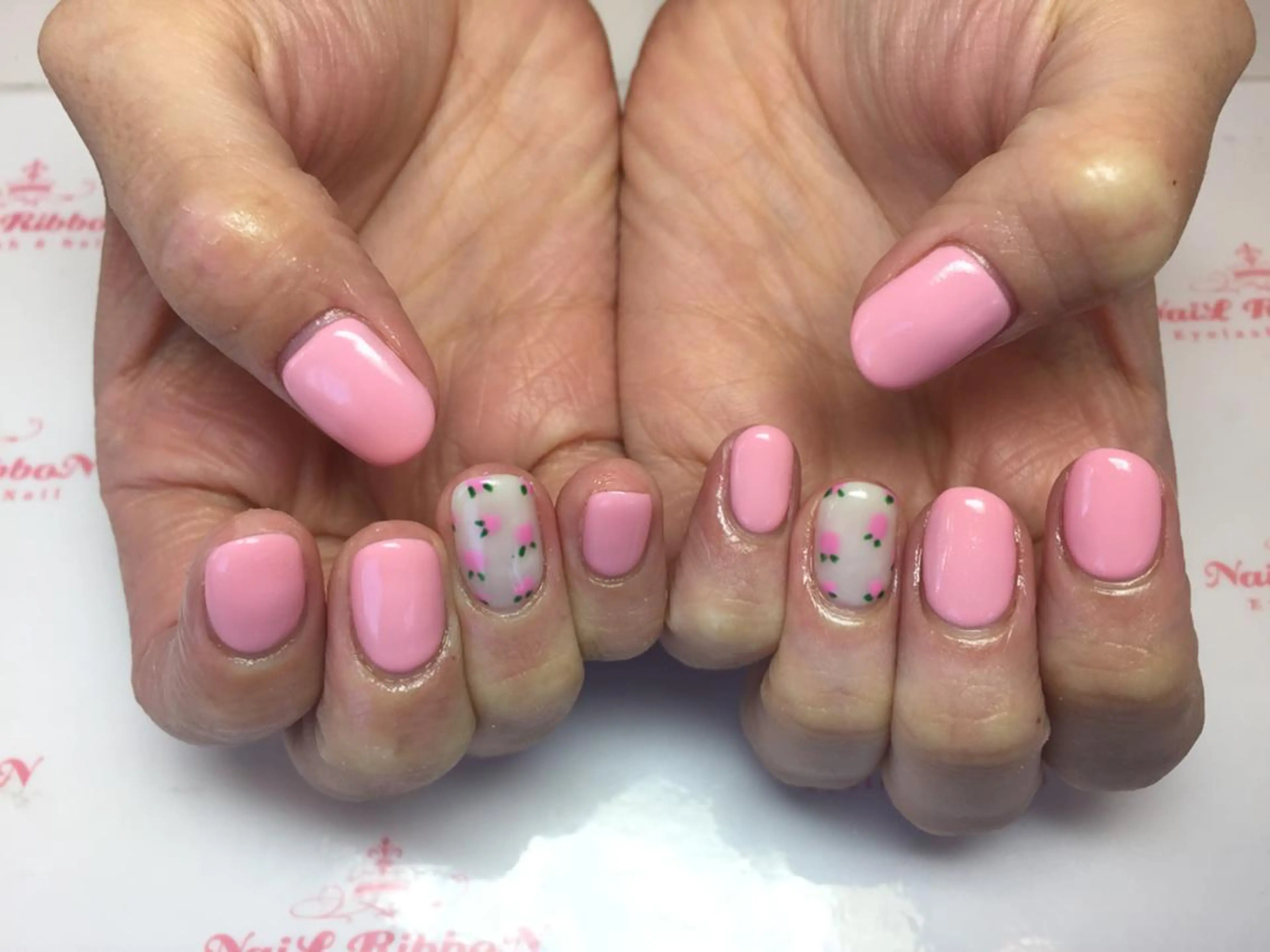 ネイル ネイルリボン 受付スタッフのネイルデザイン