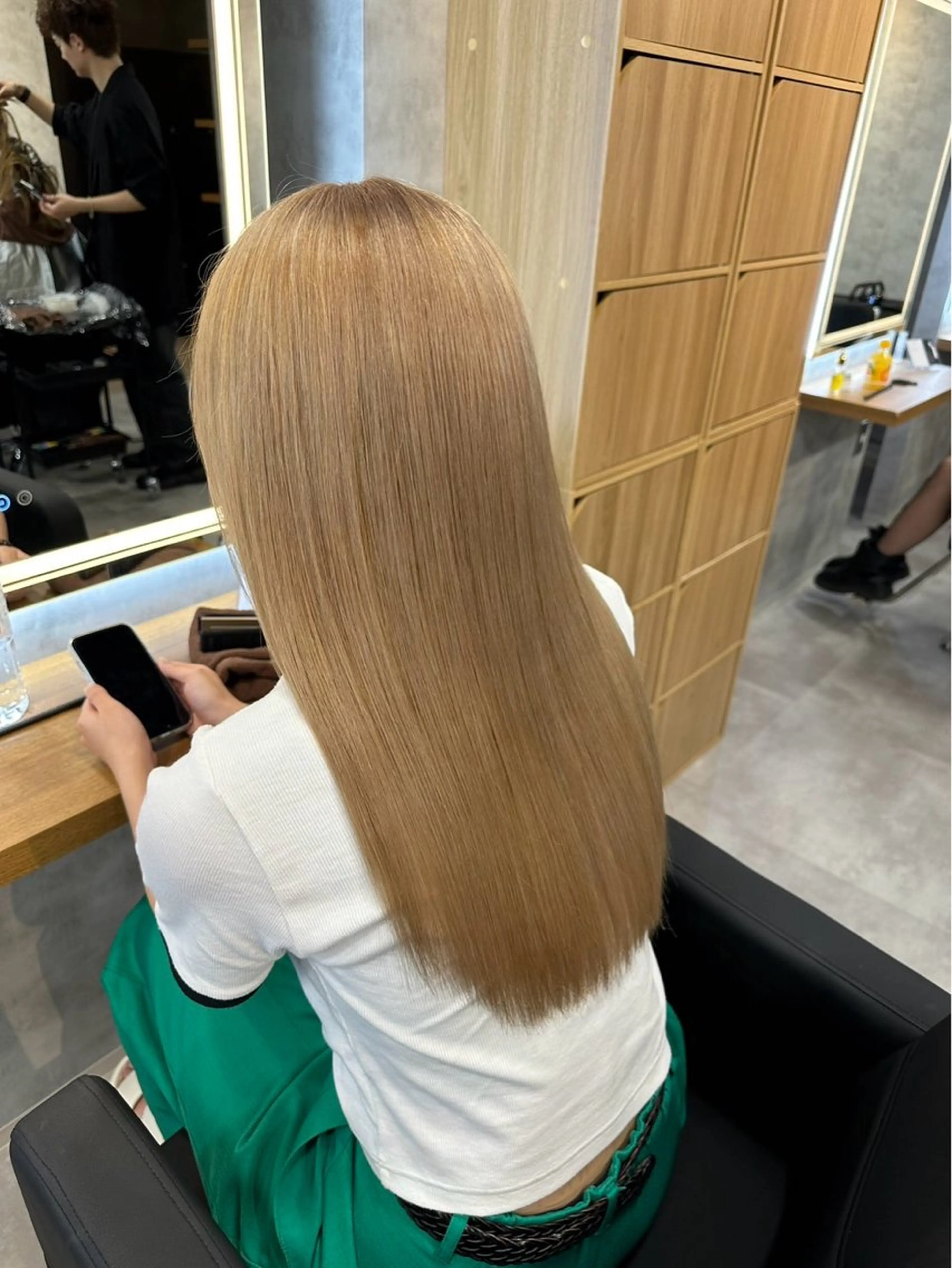 ロング カラー パーマ ヘアアレンジ 透明感ブリーチカラー 🌈TOMOHIROのヘアスタイル