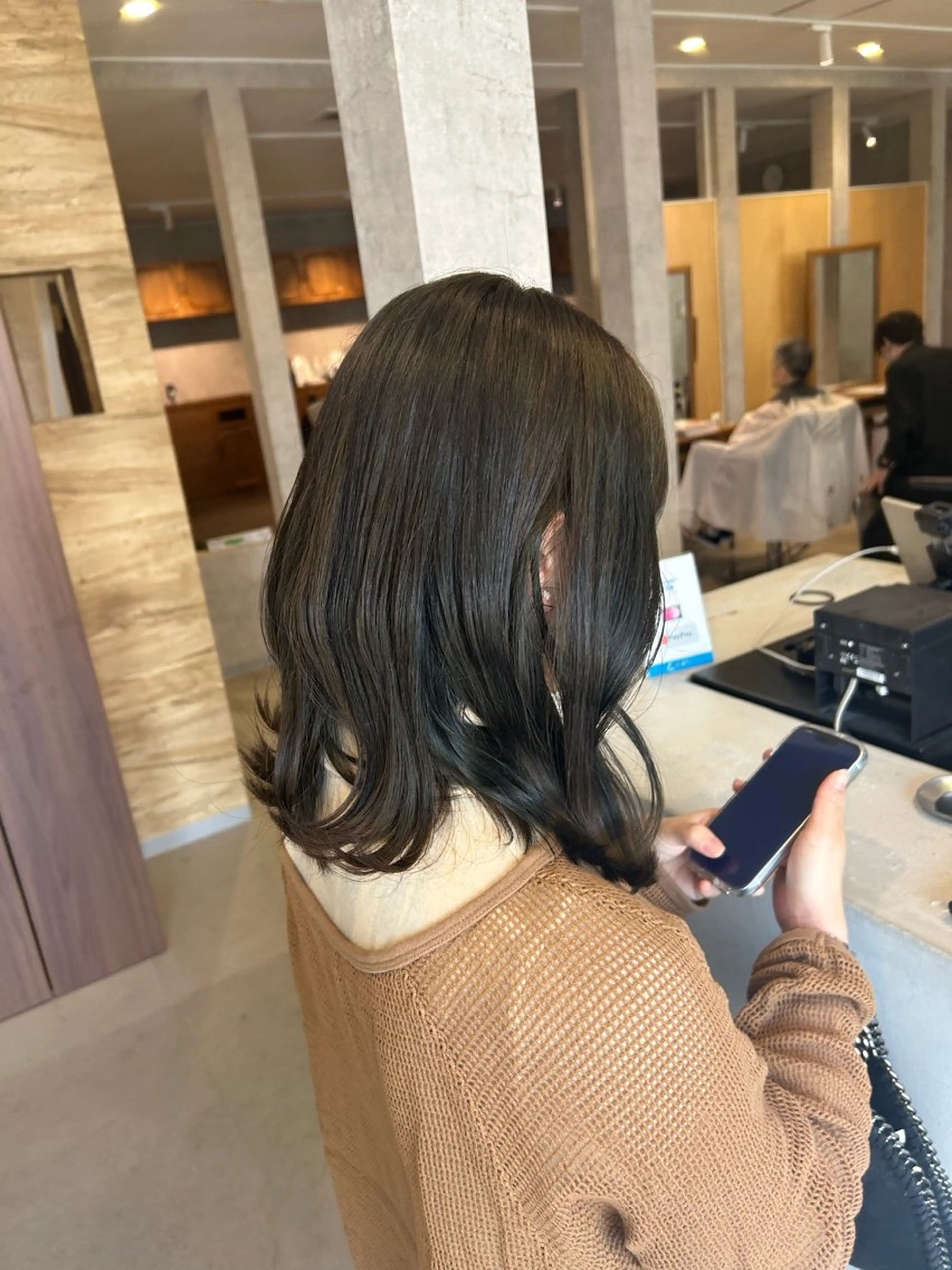 ミディアム カラー suri-ru hair【スリールヘアー】所属・FURUSAWA AOIのヘアスタイル