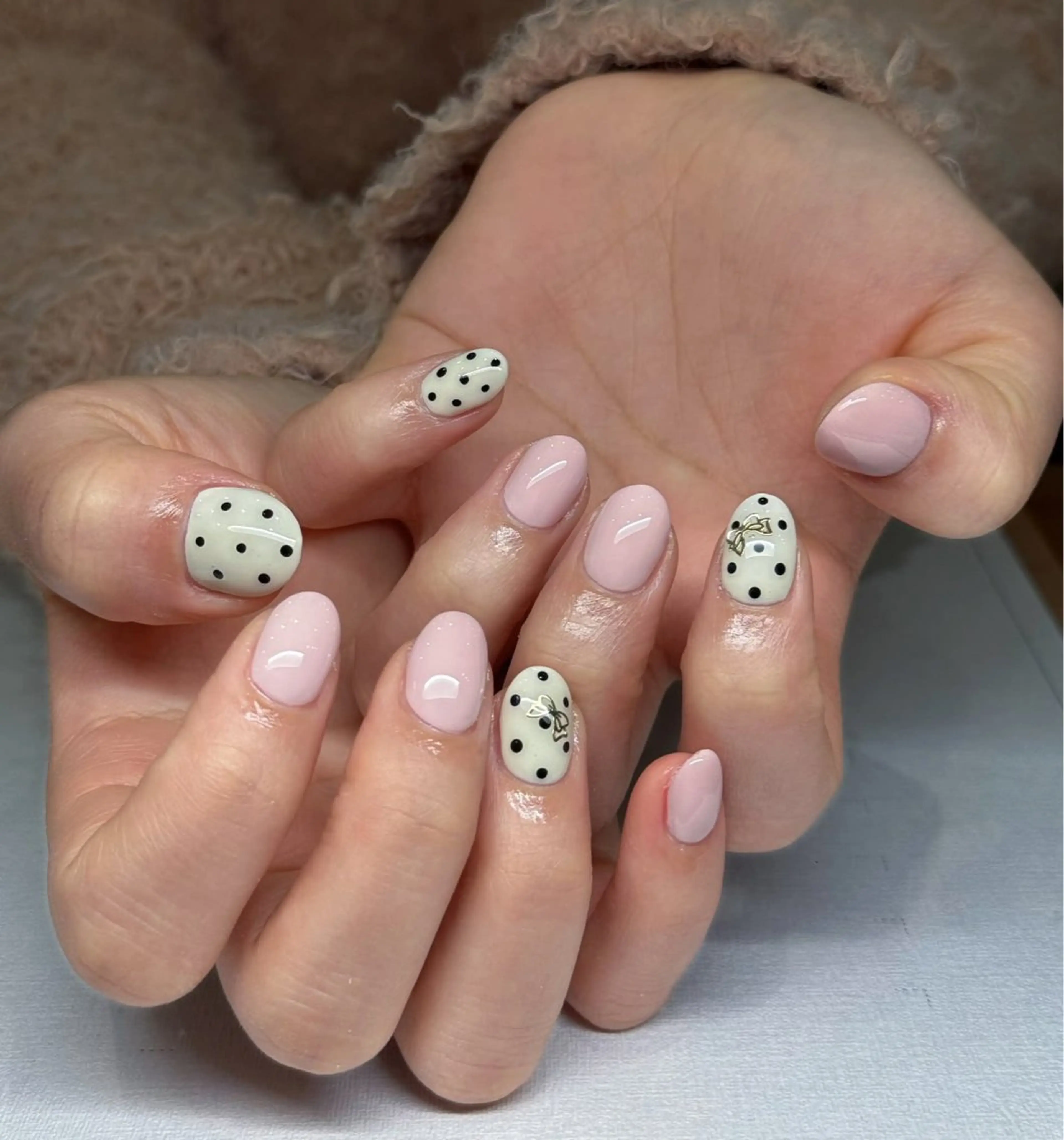 ネイル オーロラネイル ブルー チークネイル フットネイル フレンチネイル ハンドネイル Ema エマのネイルデザイン