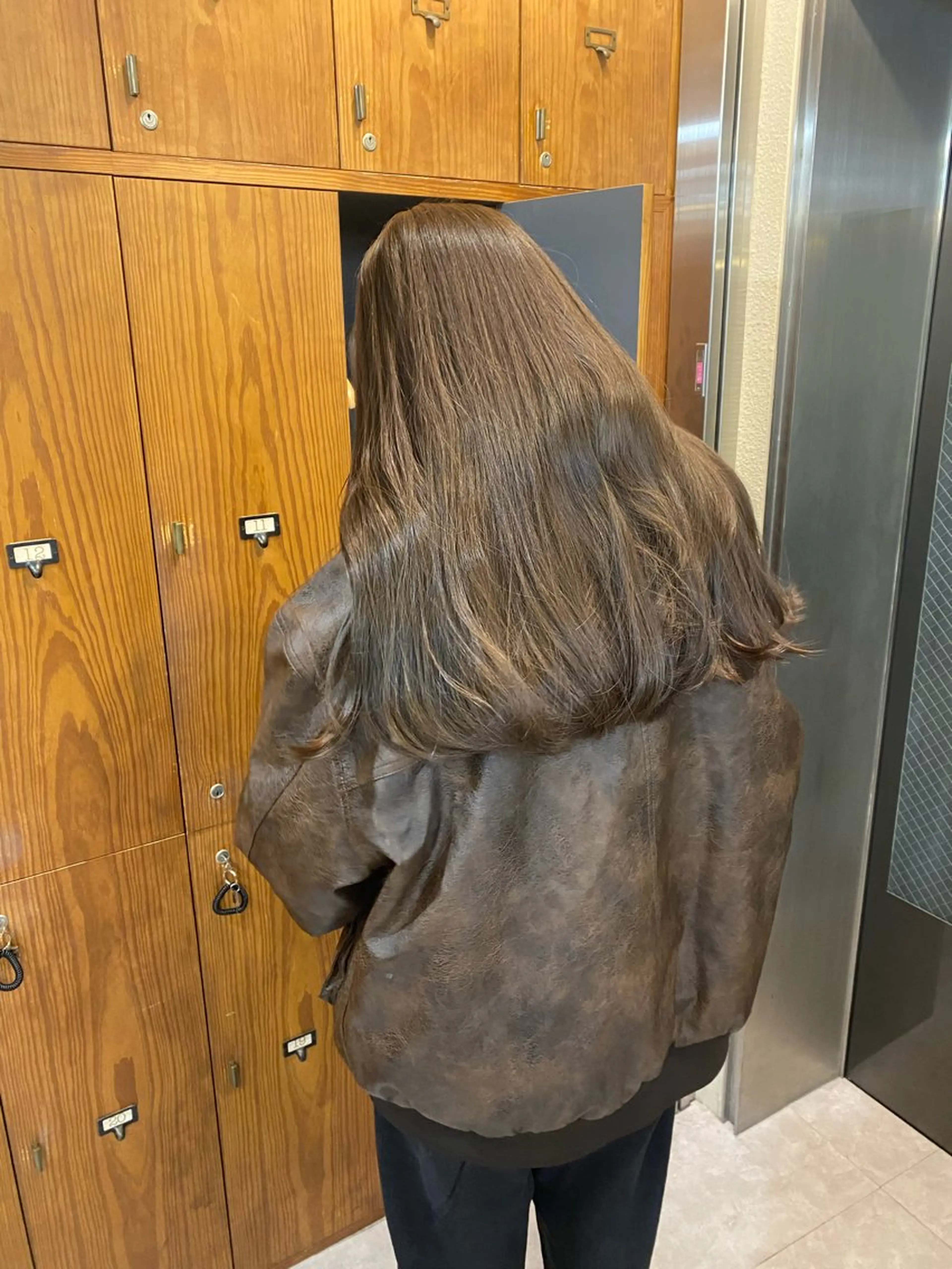 セミロング カラー カット ヘアカラー トリートメント ヤスザトアヤノ ／レイヤー／オリーブのヘアスタイル