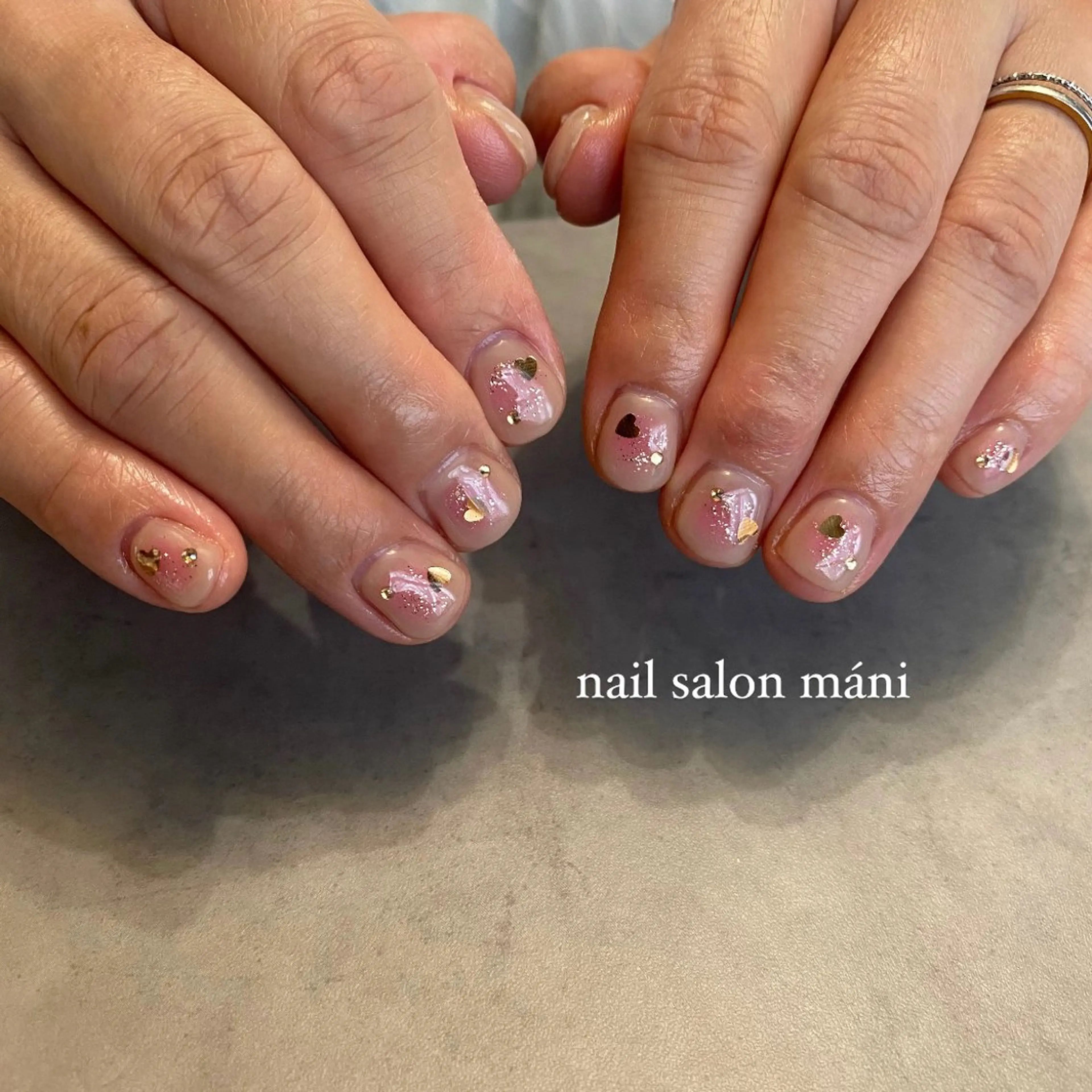 ネイル チークネイル ハート ホログラムネイル ラメ(グリッター) 持ち込み nail salon maniのネイルデザイン
