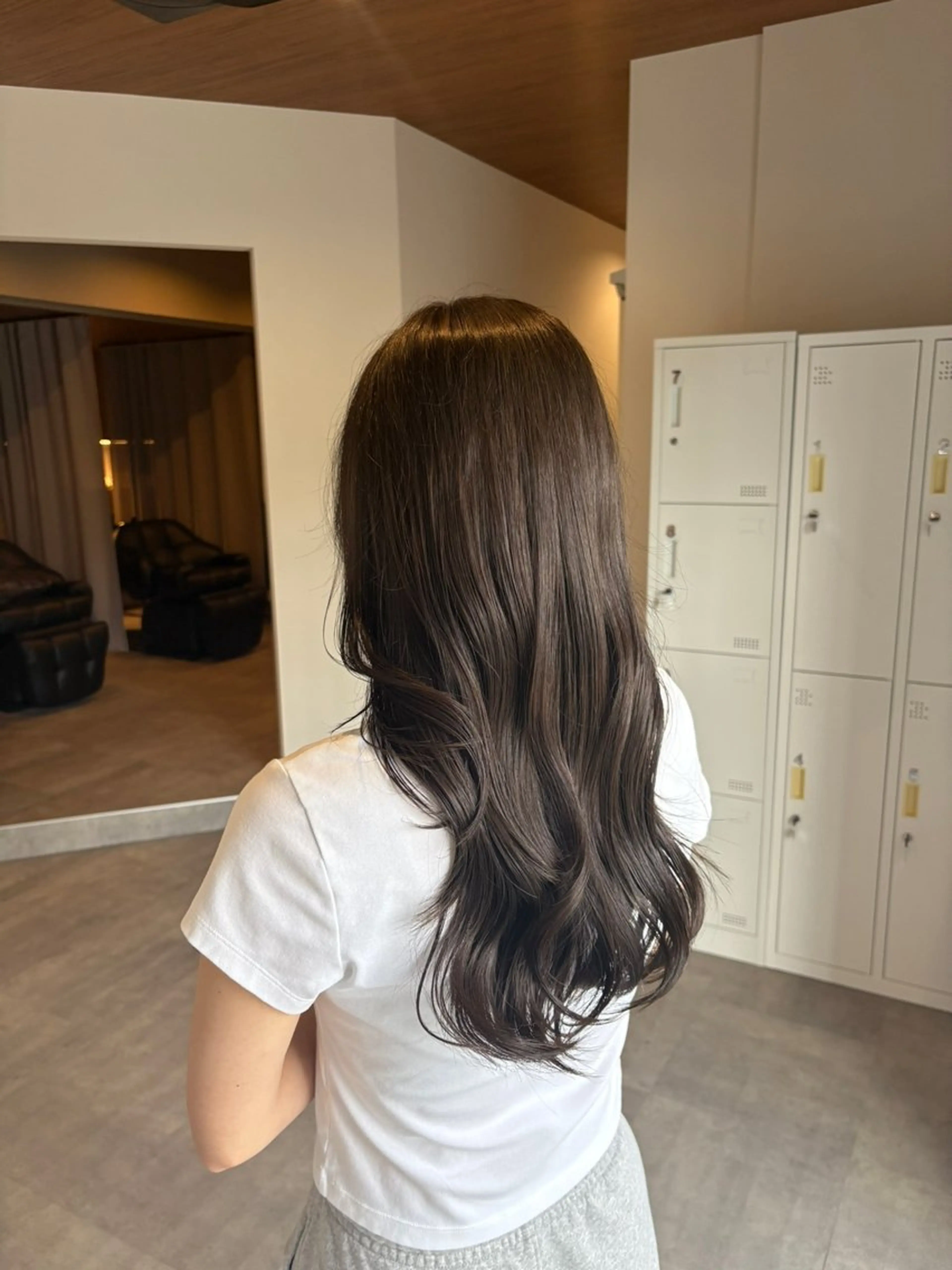 ロング カラー グレージュ ヘアカラー トリートメント waku所属・豊橋/菜月/ブリーチ /艶カラーハイトーンのヘアスタイル