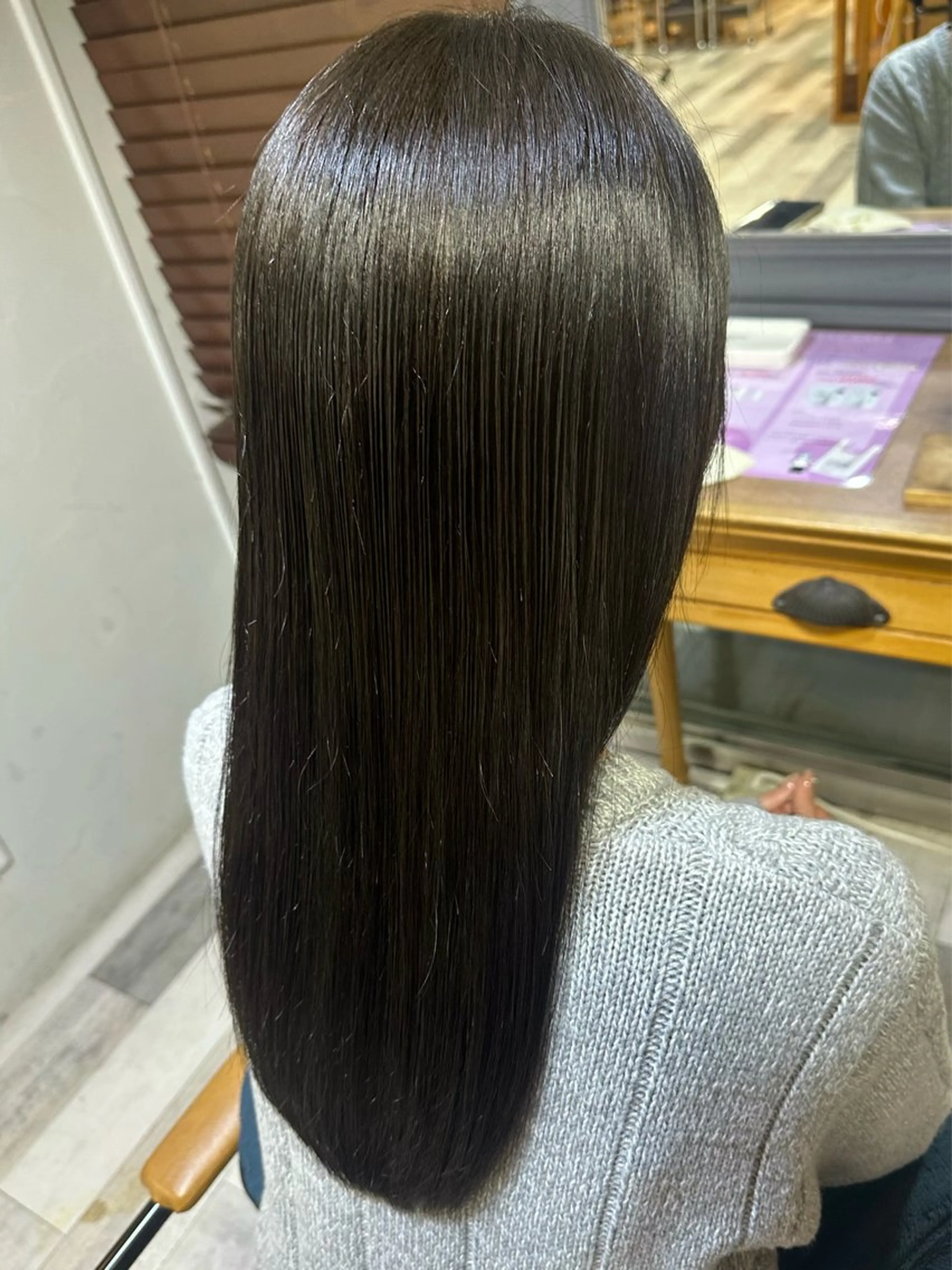 ロング カラー グレージュ オリーブグレージュ オリーブグレー レイヤーカット カット col asahikawa所属・和田 直也のヘアスタイル