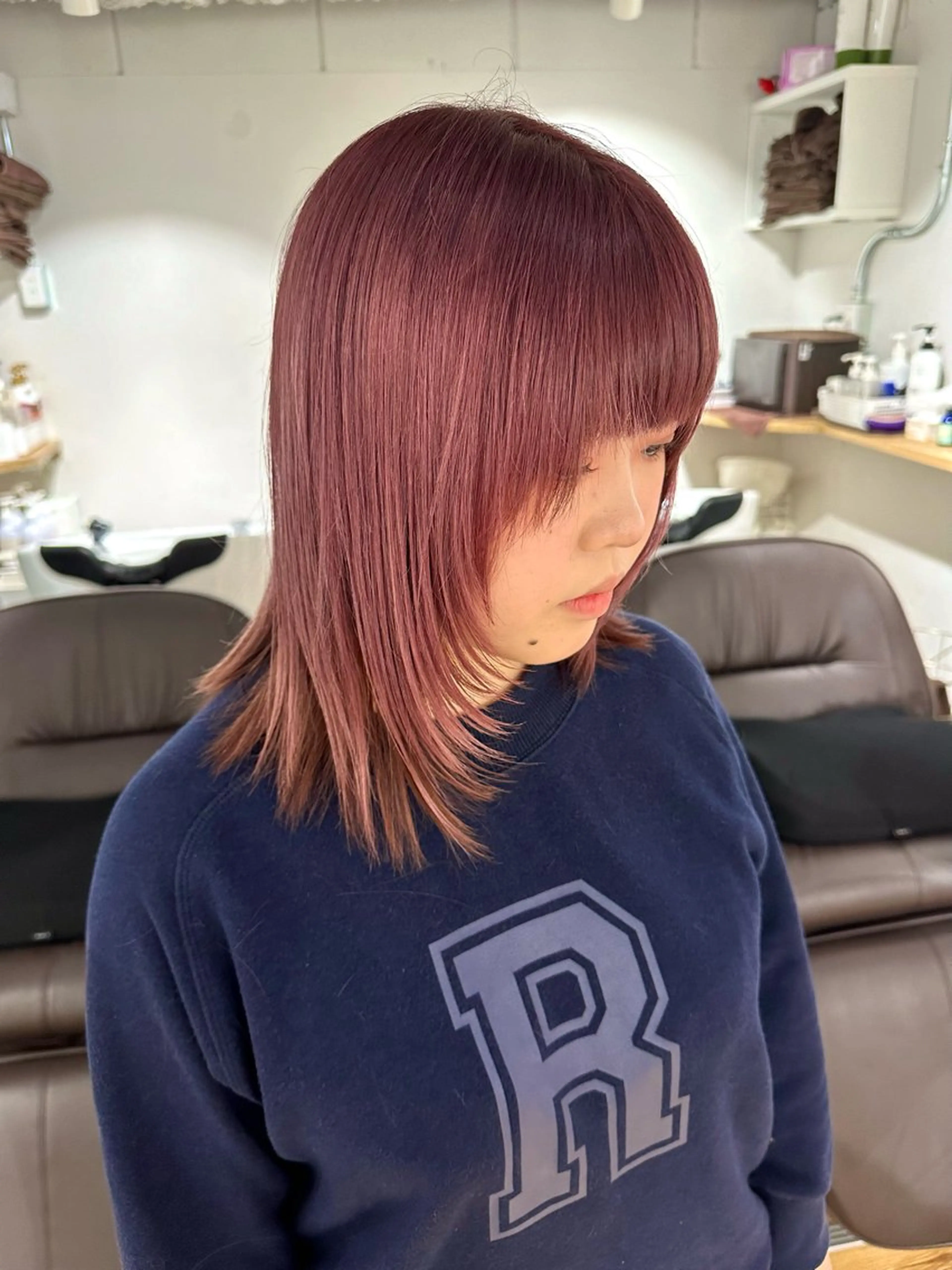 ミディアム カラー ヘアアレンジ ピンクカラー 顔まわりレイヤー レイヤーカット シャギー カット ヘアカラー SALOWIN京都河原町Suite店所属・外国人風レイヤー/ ハイトーンSHUのヘアスタイル
