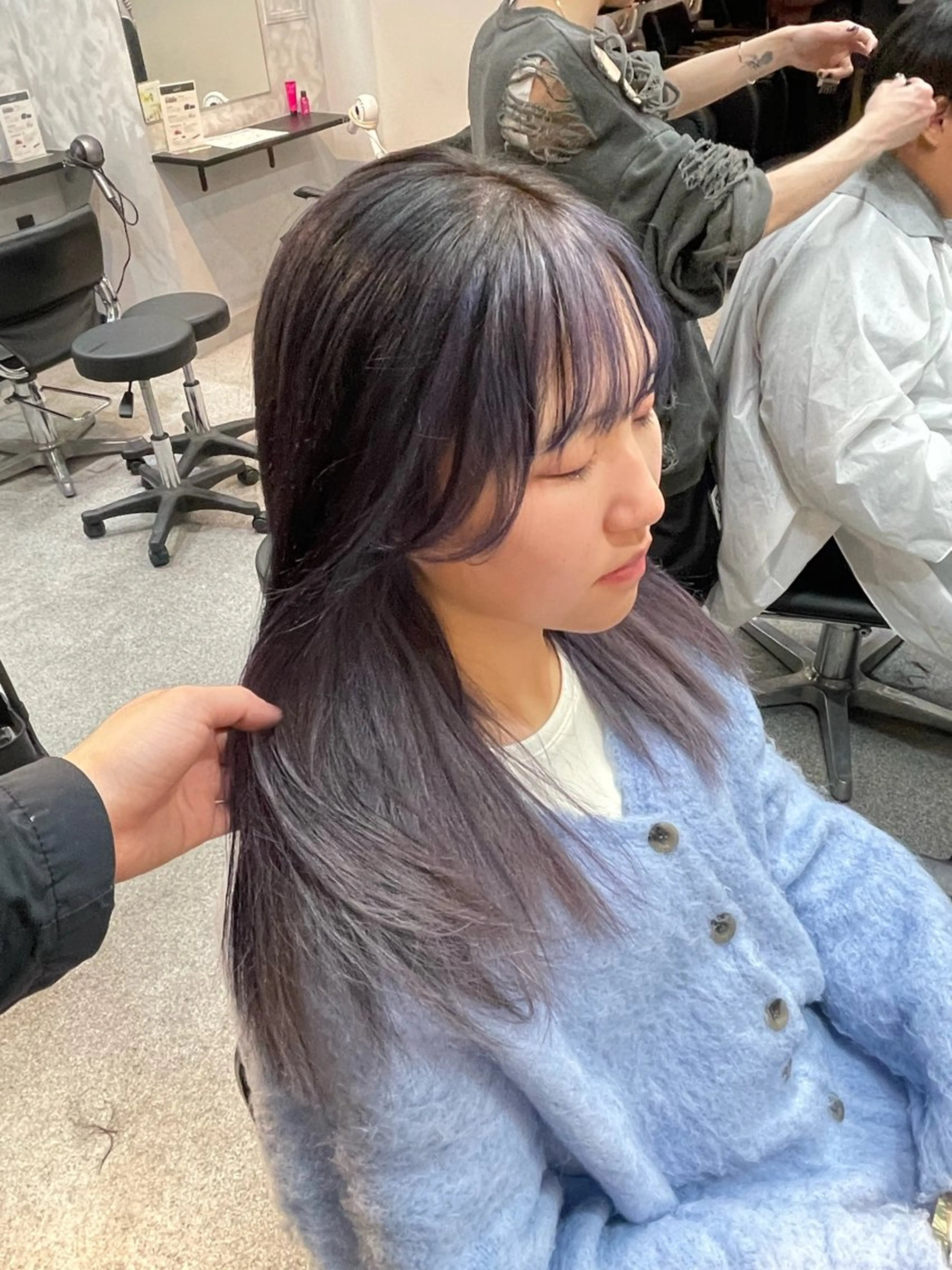 ミディアム ミストバング カット ヘアカラー ケアブリーチ/ エクステ/レイヤーのヘアスタイル