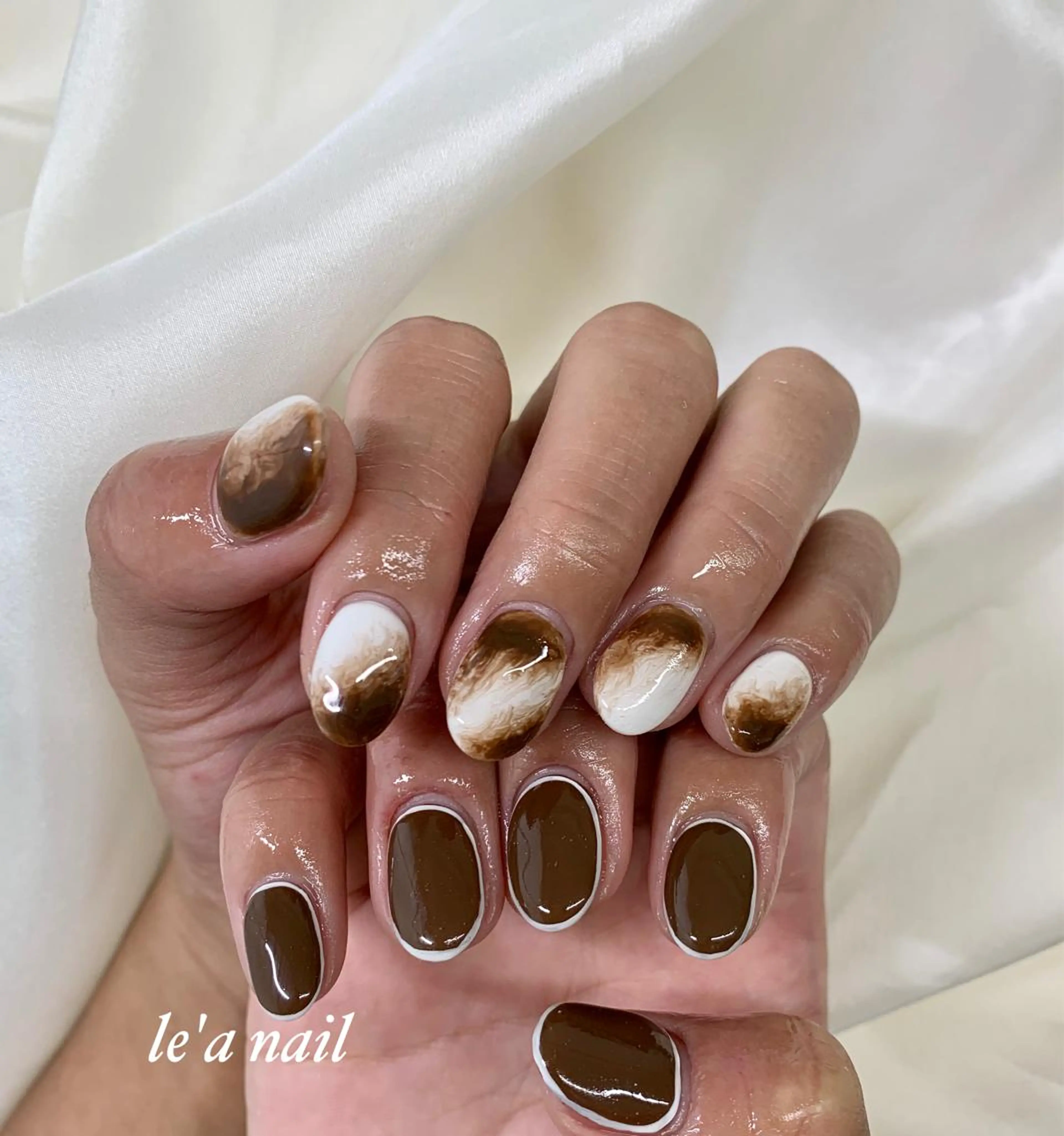 ネイル アートネイル ニュアンスネイル ホワイト pu muのネイルデザイン