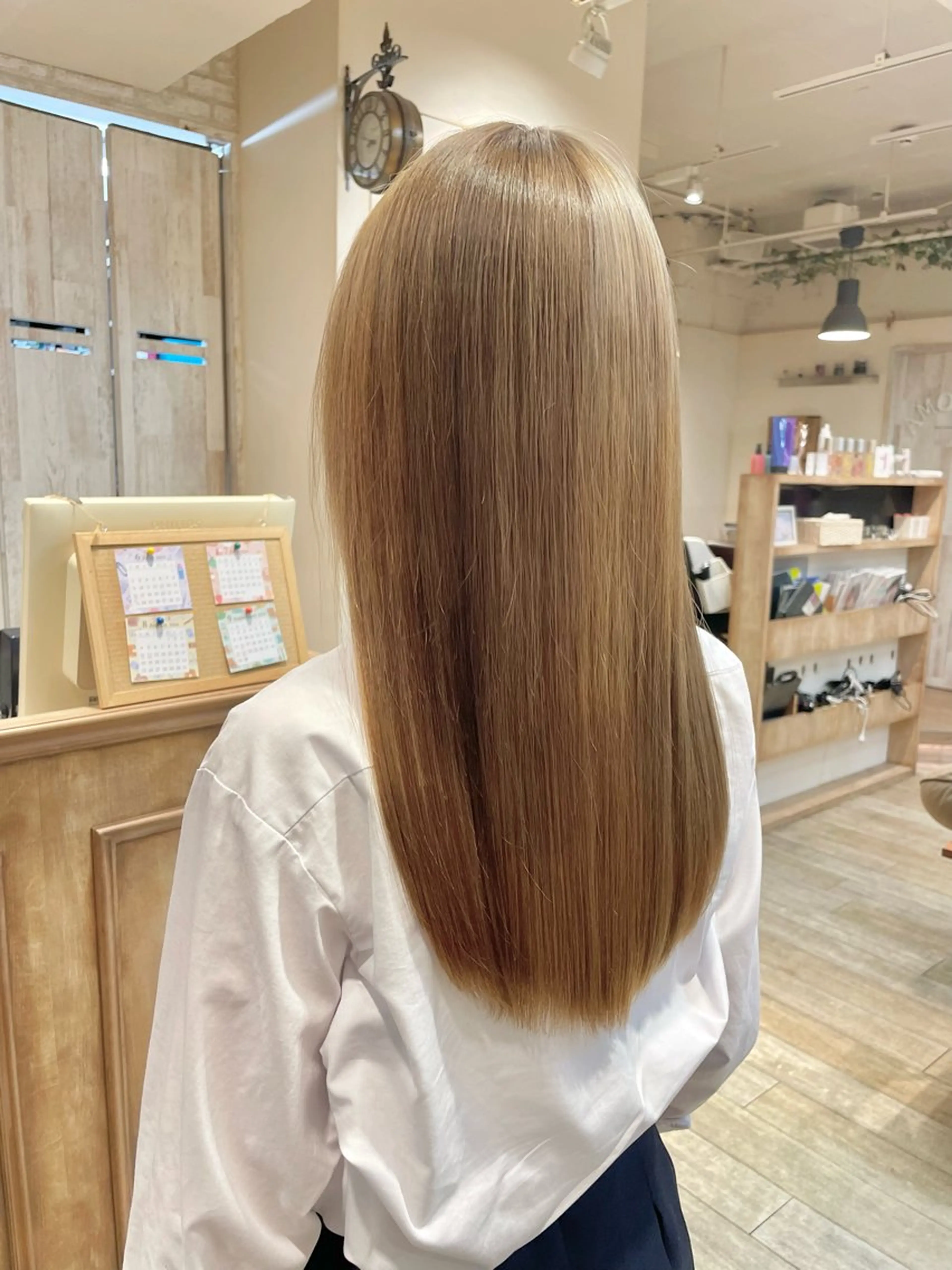 ロング カラー ベージュカラー ブリーチ ✨横須賀髪質改善✨️ 加藤 百音のヘアスタイル