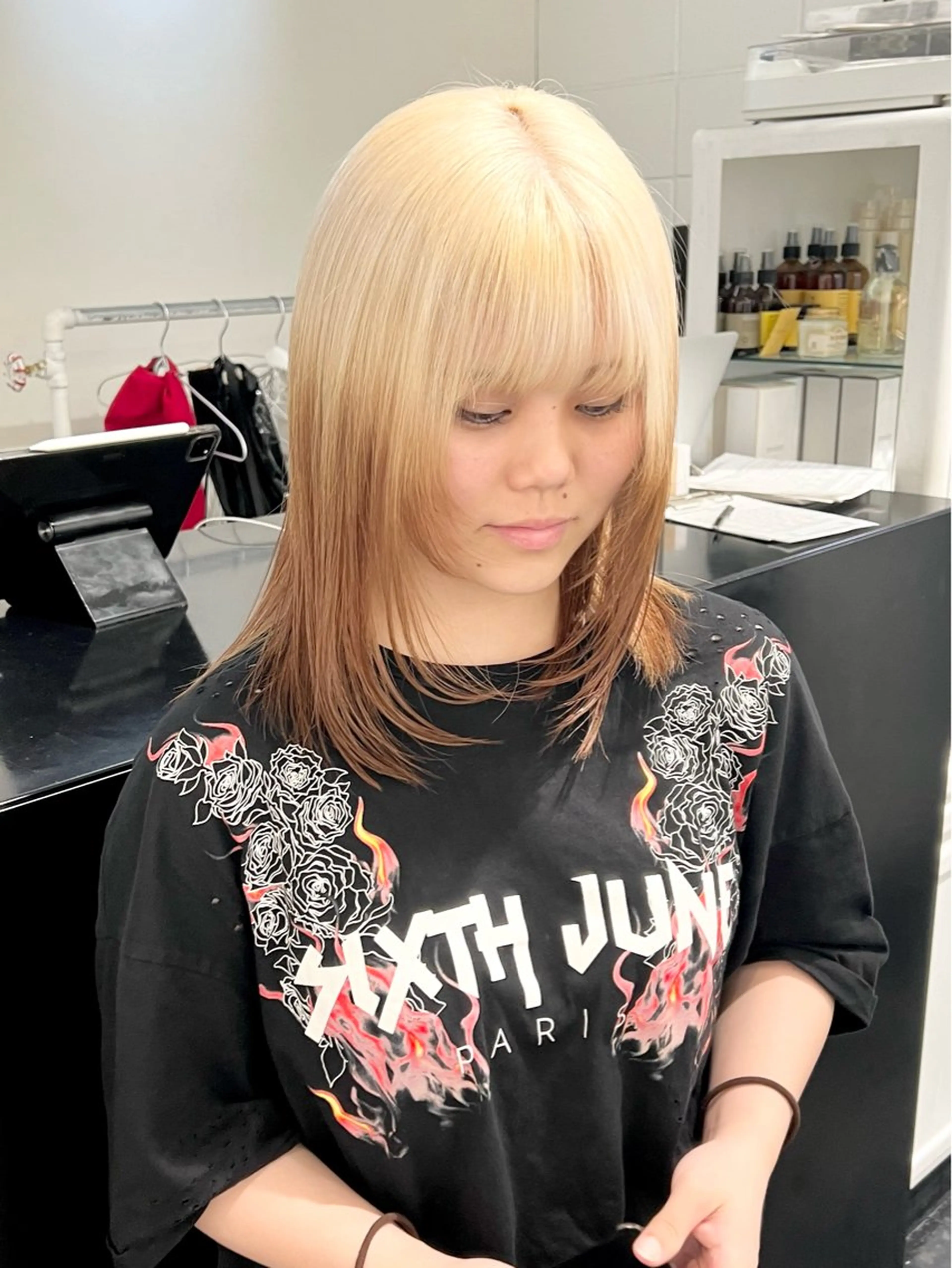 ミディアム カラー アッシュ ベージュカラー ブリーチ ブロンド ケアブリーチ カット ヘアカラー トリートメント HARU//原宿🤍 リピート率NO.1のヘアスタイル
