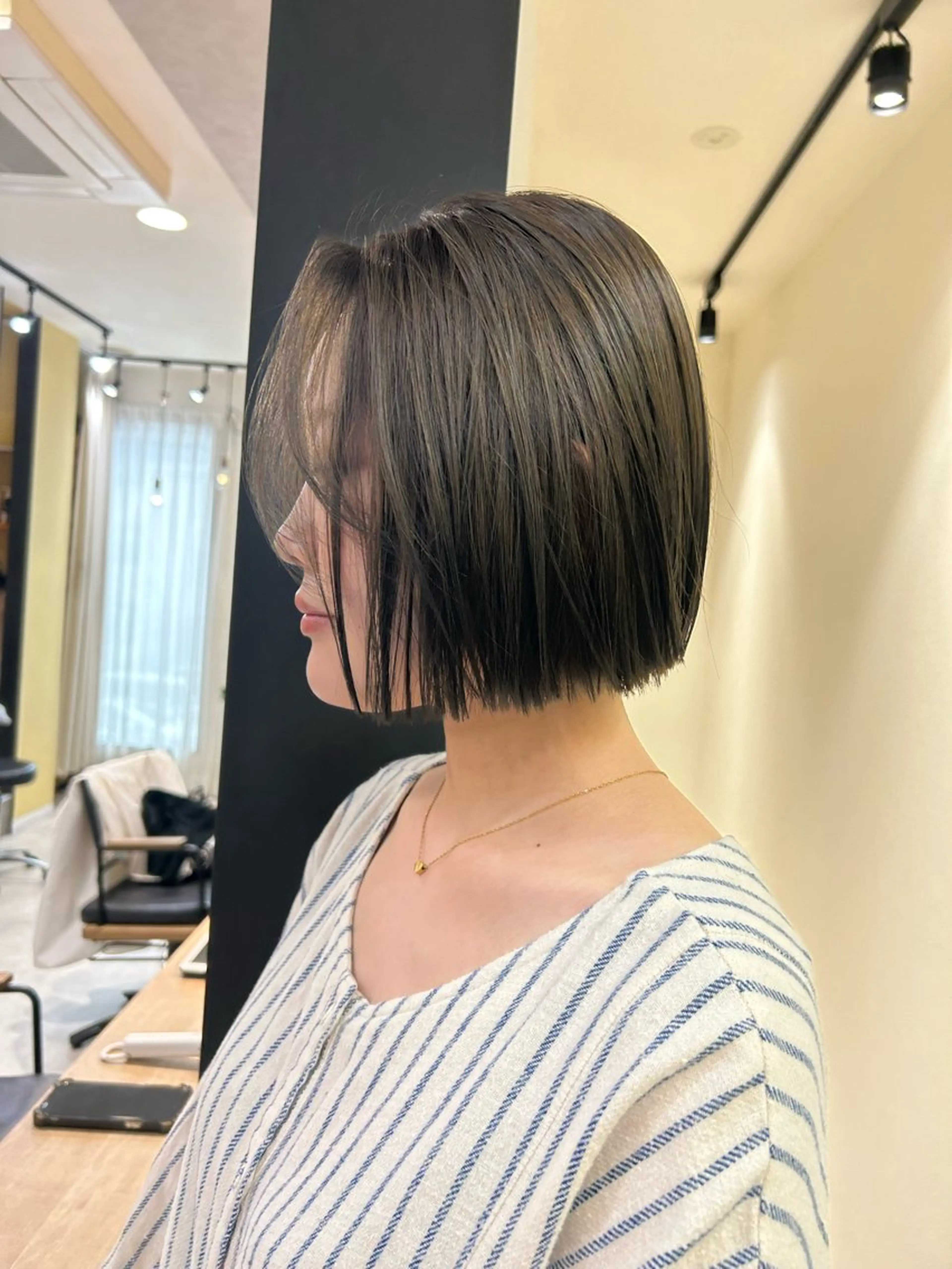 ショート カラー ブリーチ ブリーチなしカラー ボブ hub hair レイヤー/透明感のヘアスタイル