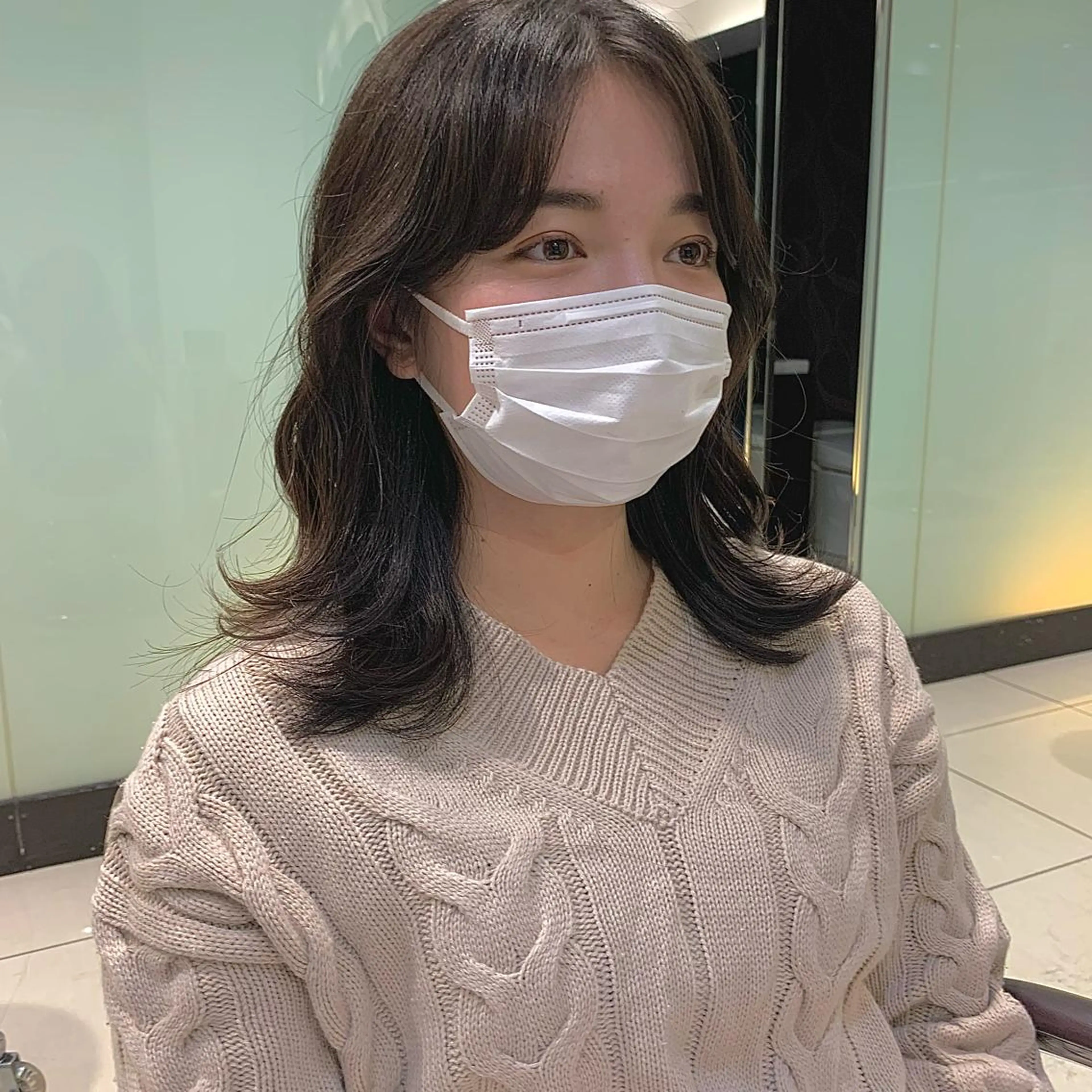 ミディアム ミディアムパーマ くびれヘア タンバルモリパーマ 礒井メンキのヘアスタイル