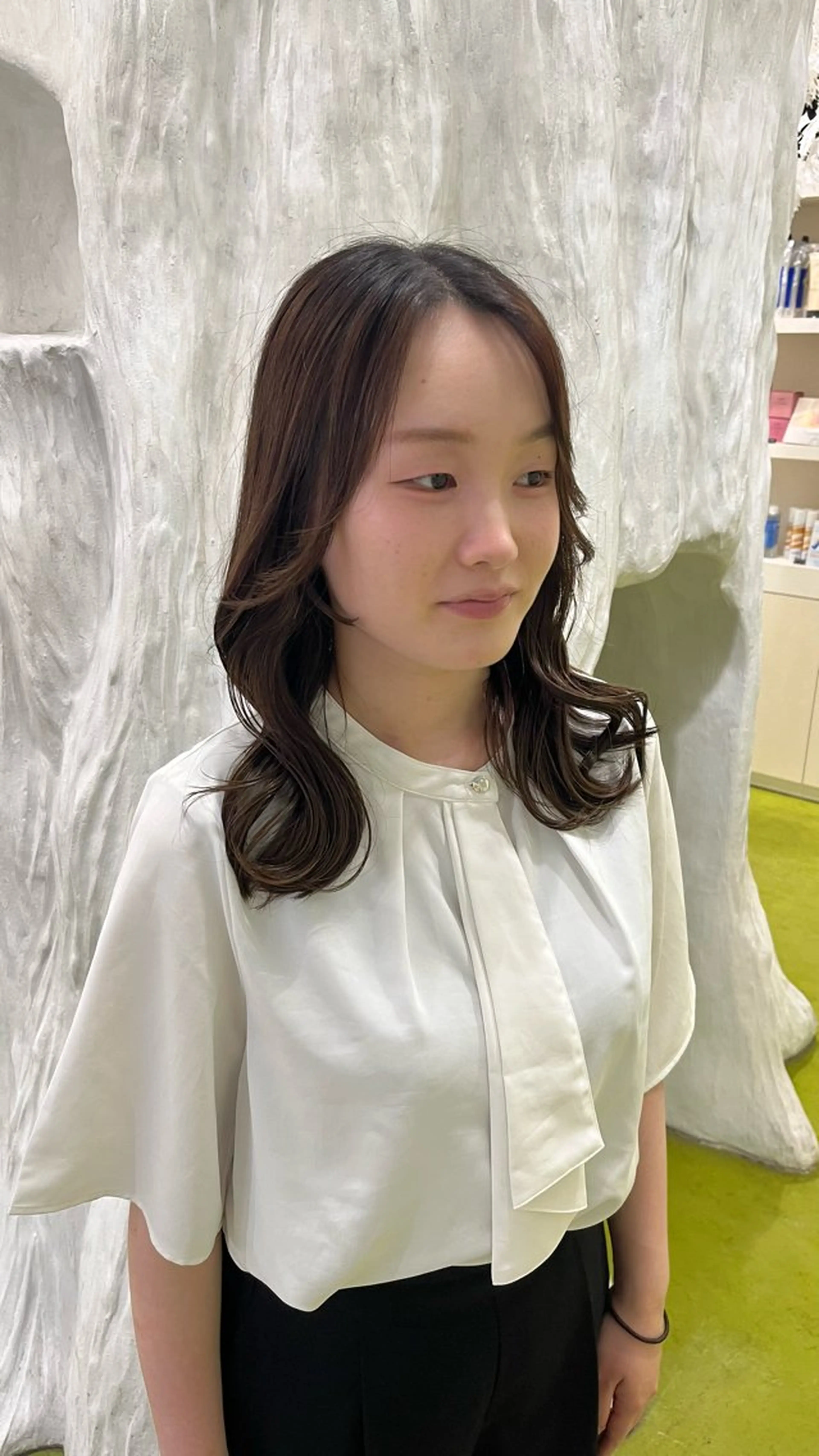 ミディアム レイヤーカット/ 艶カラー/YUKAのヘアスタイル