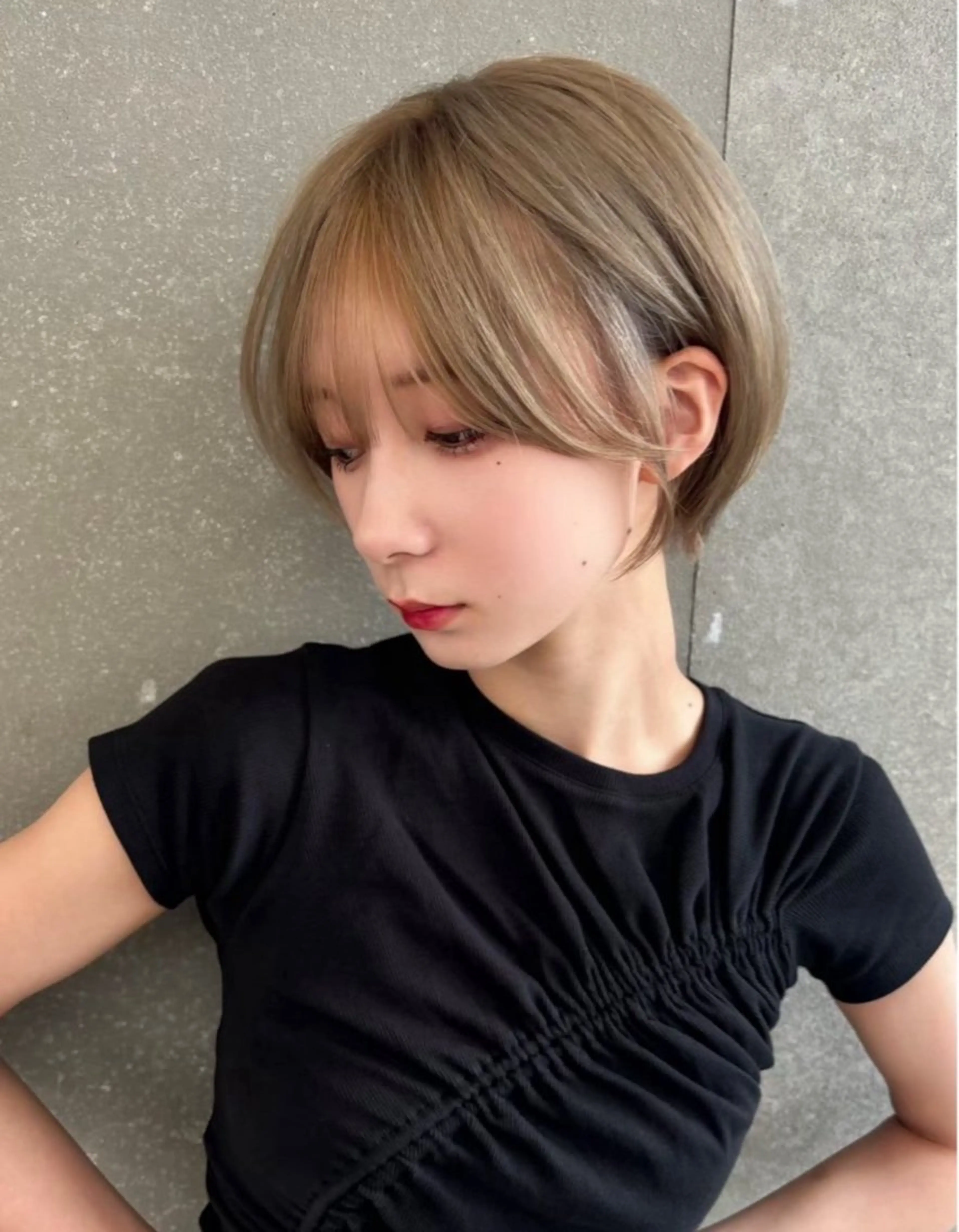 ショート カラー ヘアアレンジ karin ボブハイトーンのヘアスタイル